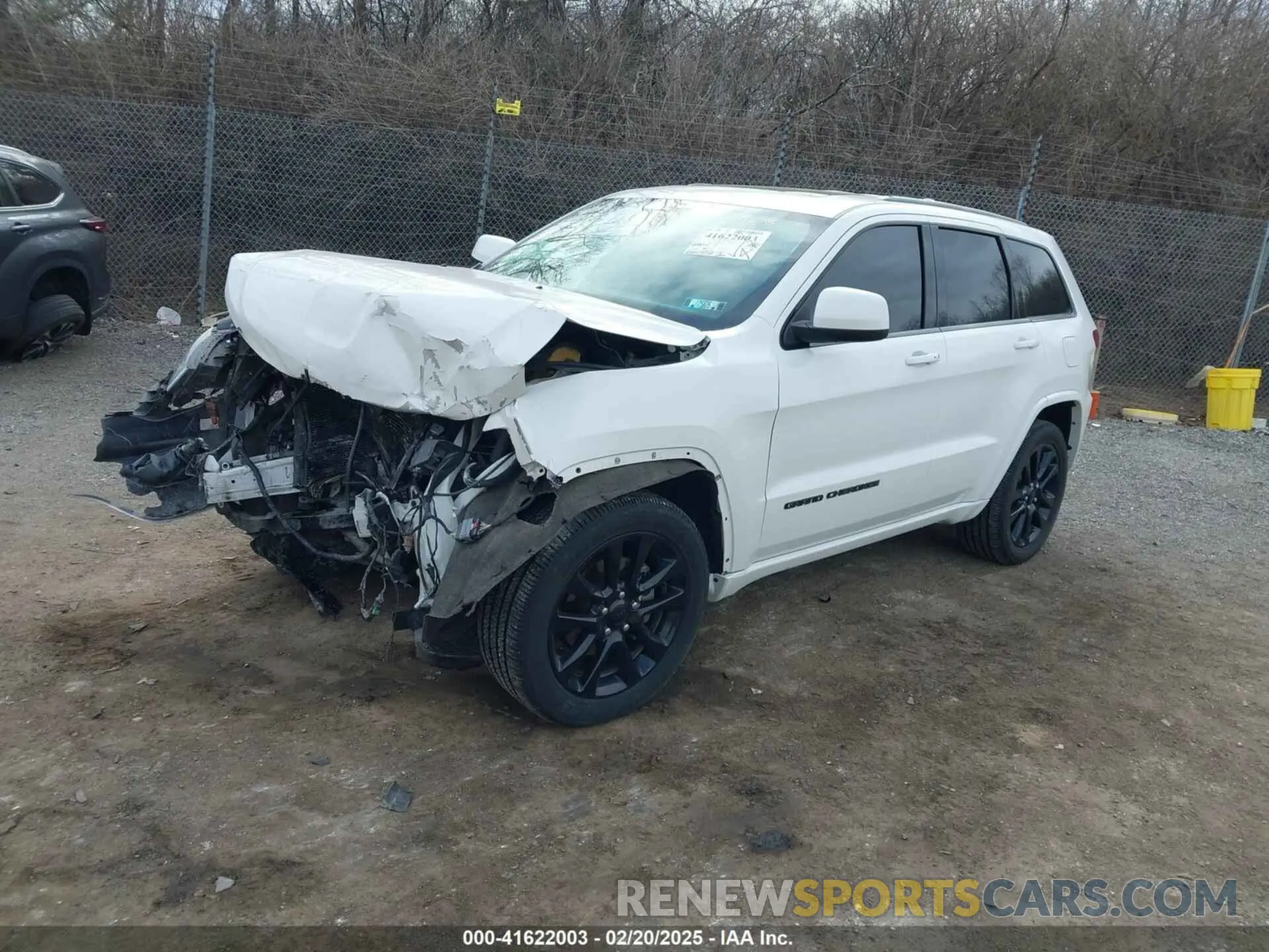 2 Photograph of a damaged car 1C4RJFAG5KC831675 JEEP GRAND CHEROKEE 2019