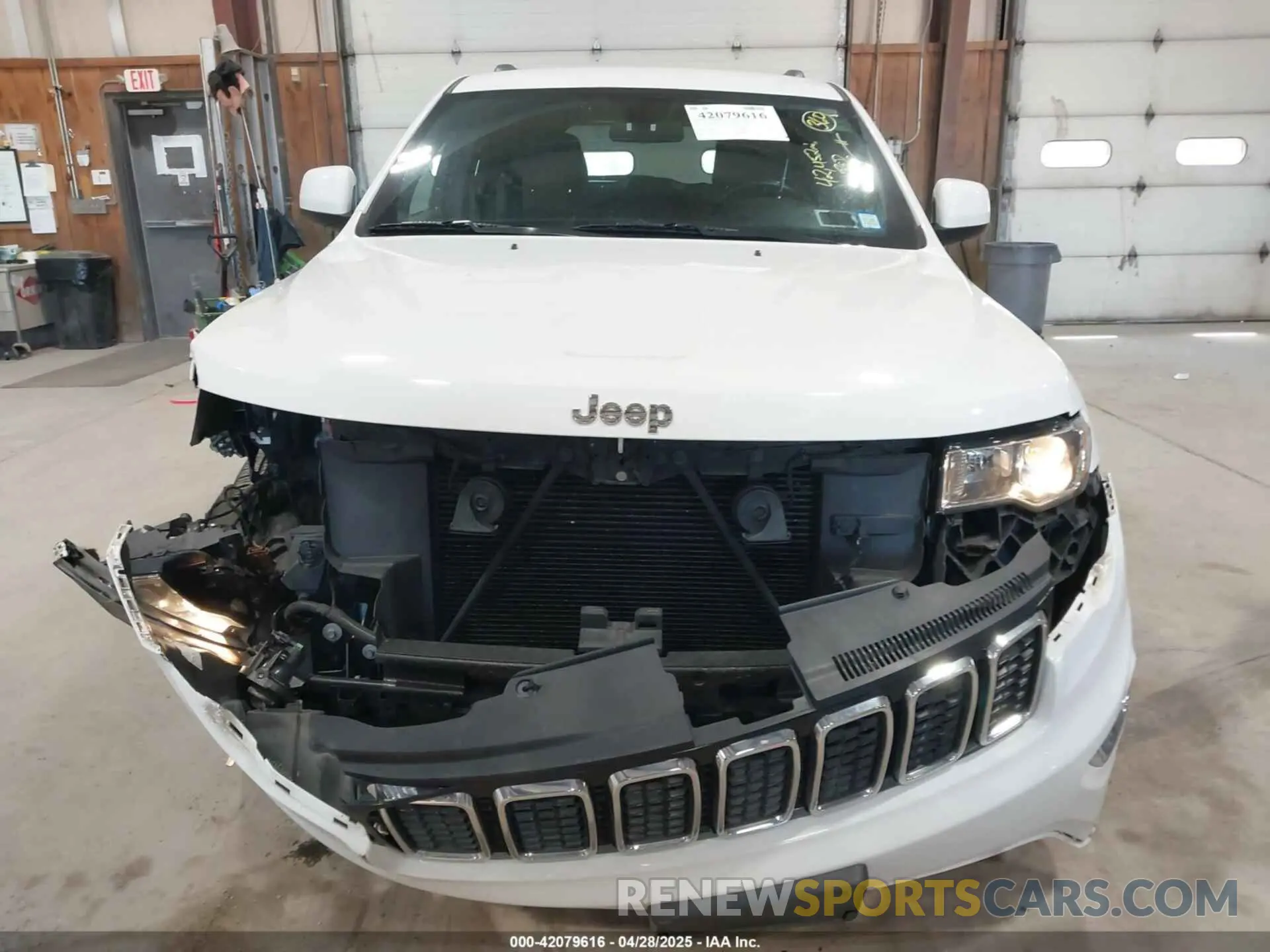 12 Photograph of a damaged car 1C4RJFAG5KC834317 JEEP GRAND CHEROKEE 2019