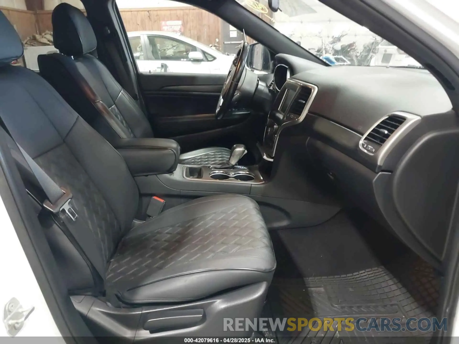 5 Photograph of a damaged car 1C4RJFAG5KC834317 JEEP GRAND CHEROKEE 2019