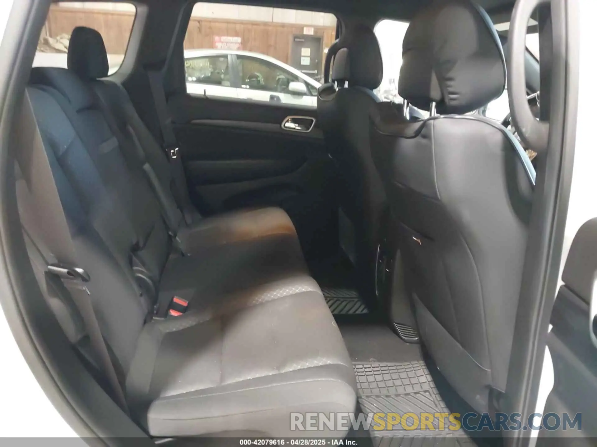 8 Photograph of a damaged car 1C4RJFAG5KC834317 JEEP GRAND CHEROKEE 2019