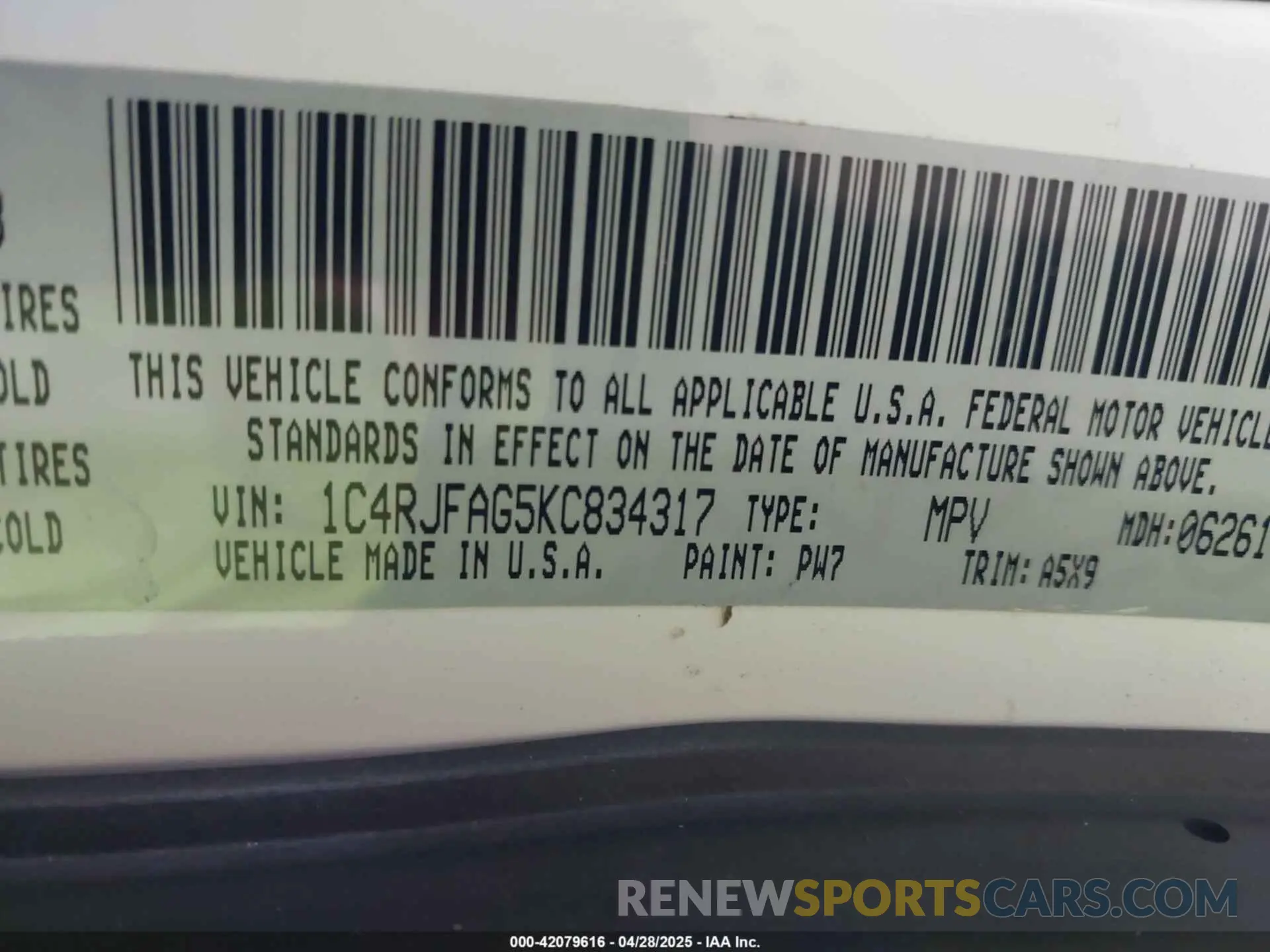 9 Photograph of a damaged car 1C4RJFAG5KC834317 JEEP GRAND CHEROKEE 2019