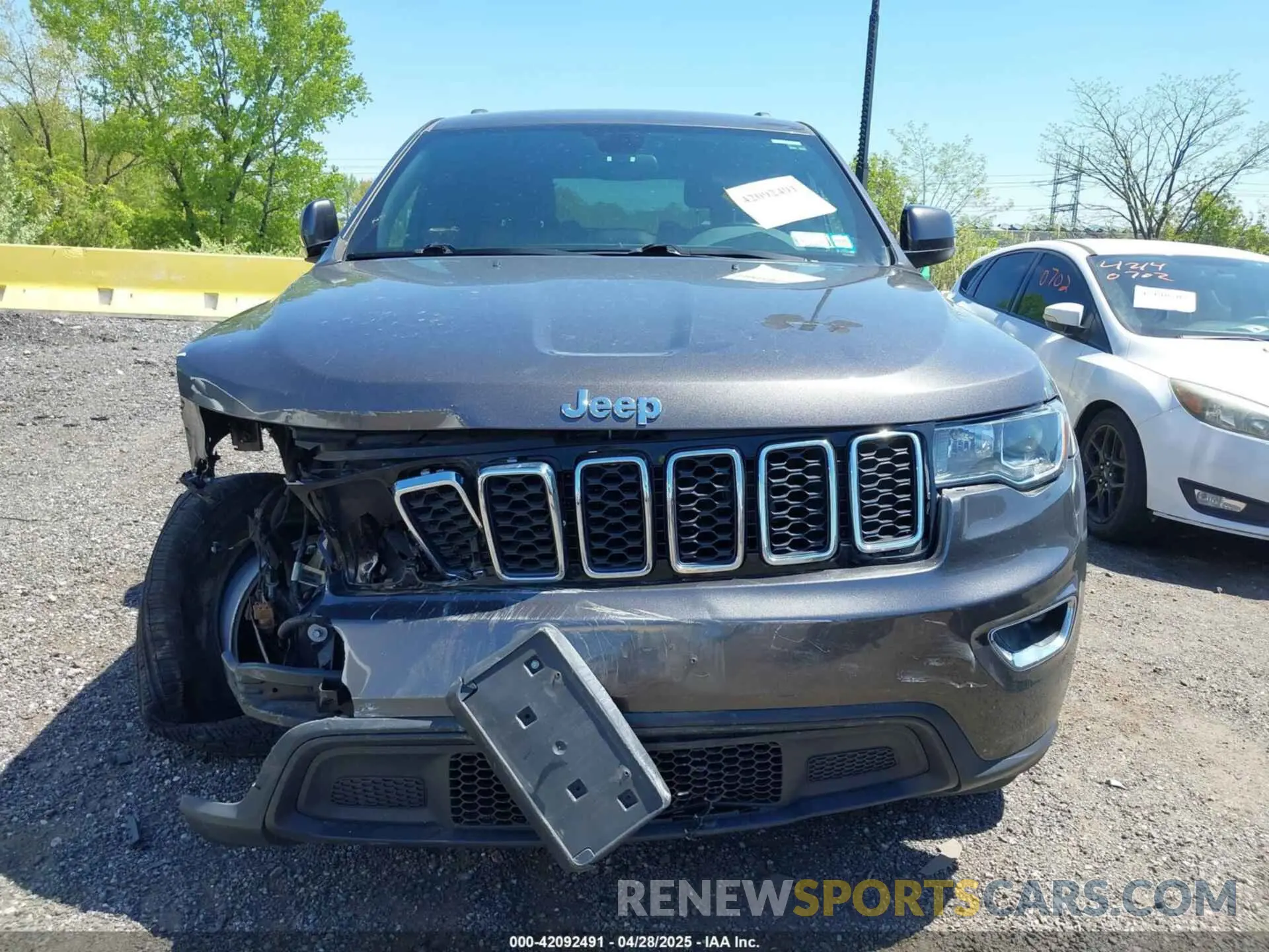 12 Photograph of a damaged car 1C4RJFAG5KC849481 JEEP GRAND CHEROKEE 2019