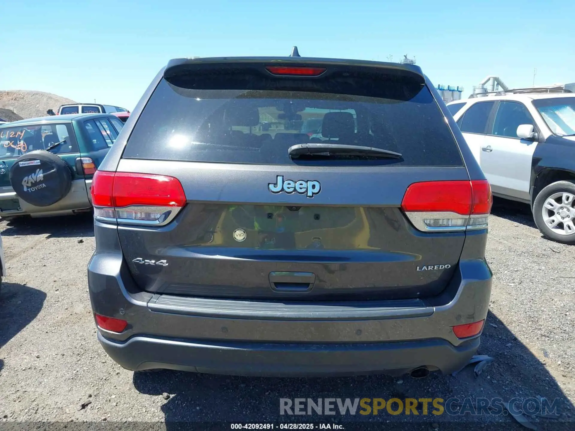 16 Photograph of a damaged car 1C4RJFAG5KC849481 JEEP GRAND CHEROKEE 2019