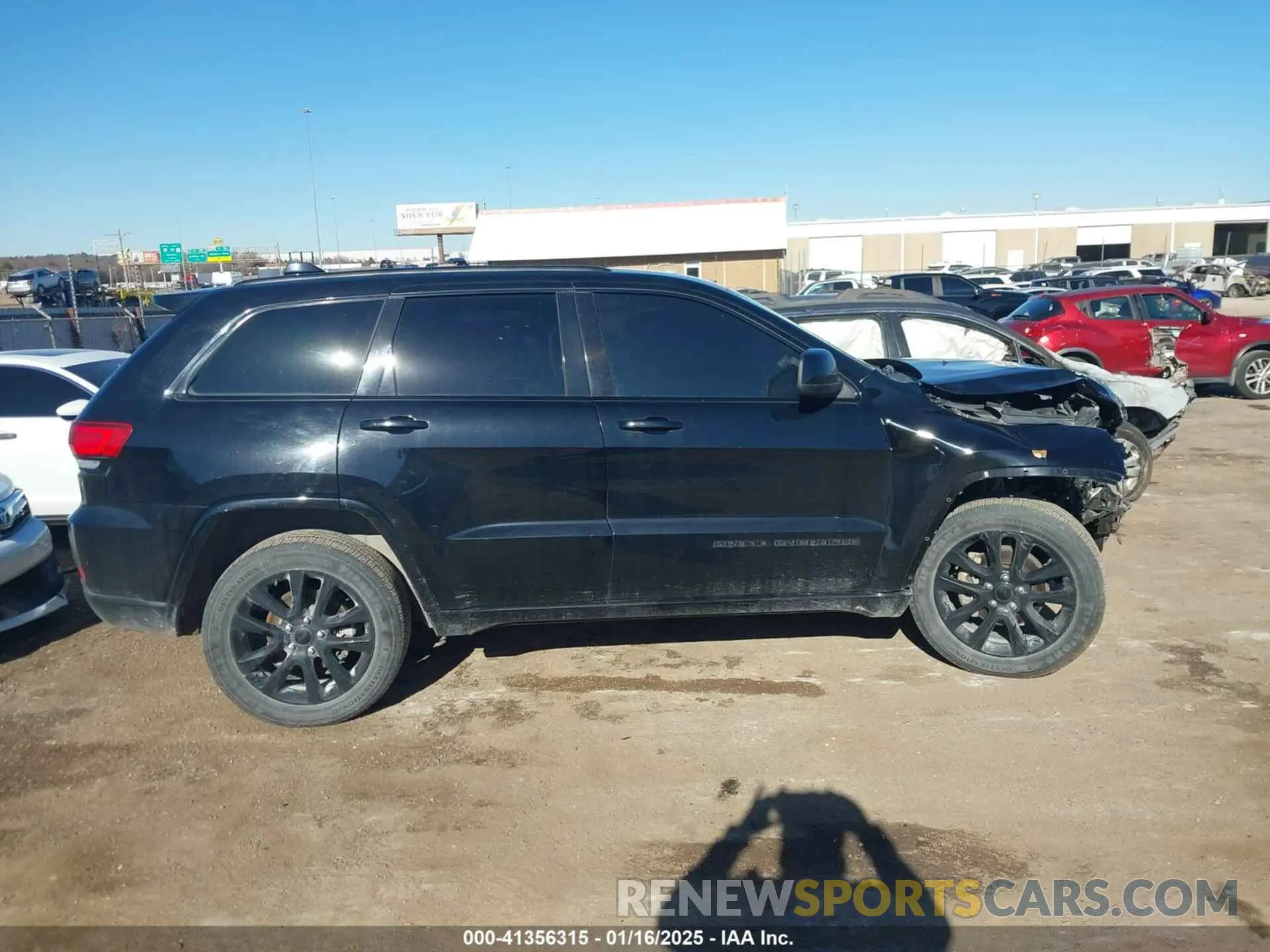 14 Photograph of a damaged car 1C4RJFAG6KC566619 JEEP GRAND CHEROKEE 2019
