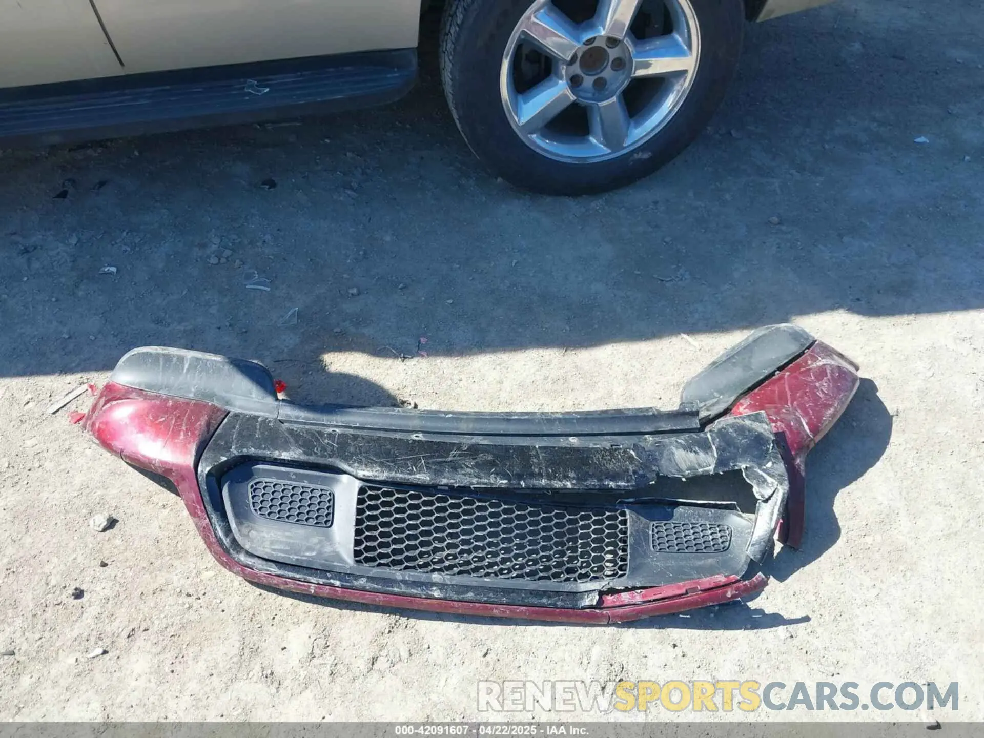 12 Photograph of a damaged car 1C4RJFAG6KC568046 JEEP GRAND CHEROKEE 2019