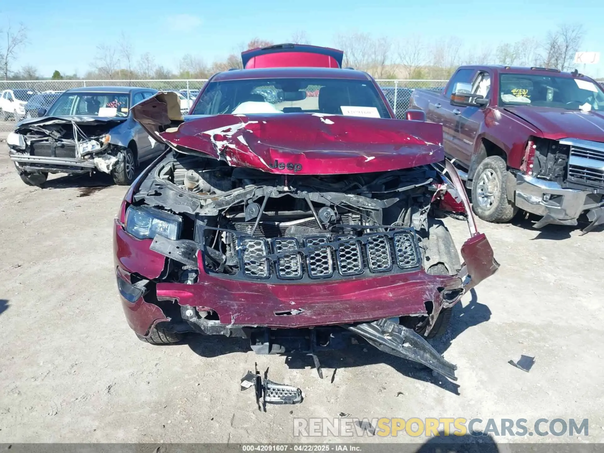 13 Photograph of a damaged car 1C4RJFAG6KC568046 JEEP GRAND CHEROKEE 2019