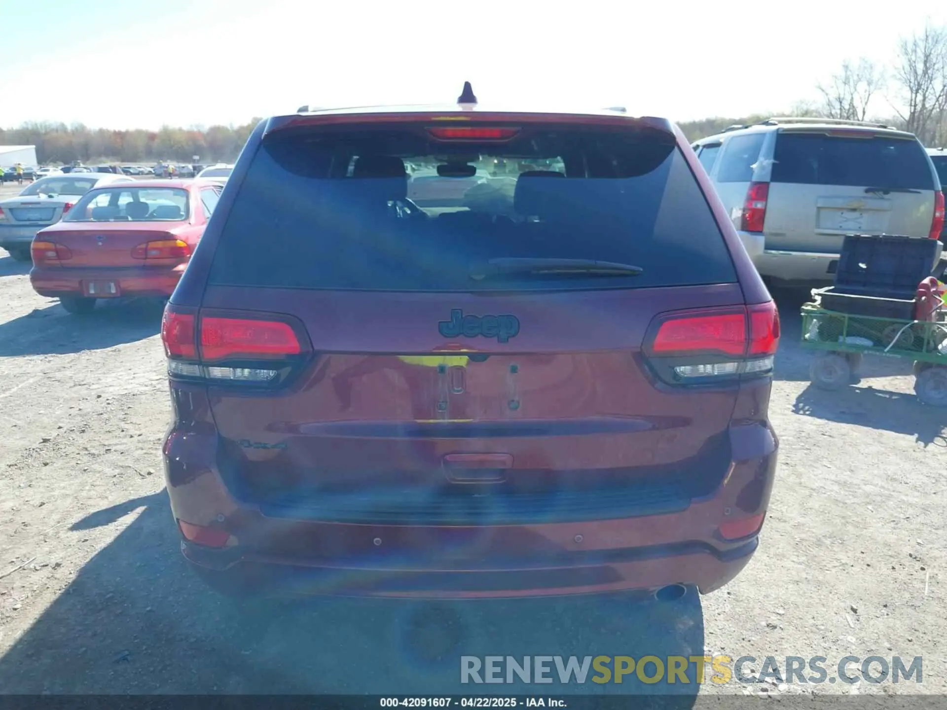 17 Photograph of a damaged car 1C4RJFAG6KC568046 JEEP GRAND CHEROKEE 2019