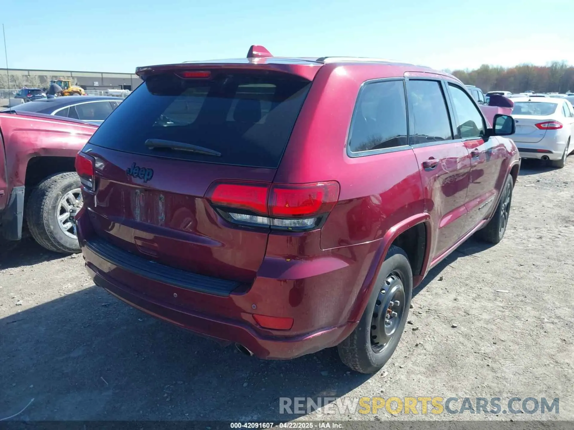 4 Photograph of a damaged car 1C4RJFAG6KC568046 JEEP GRAND CHEROKEE 2019