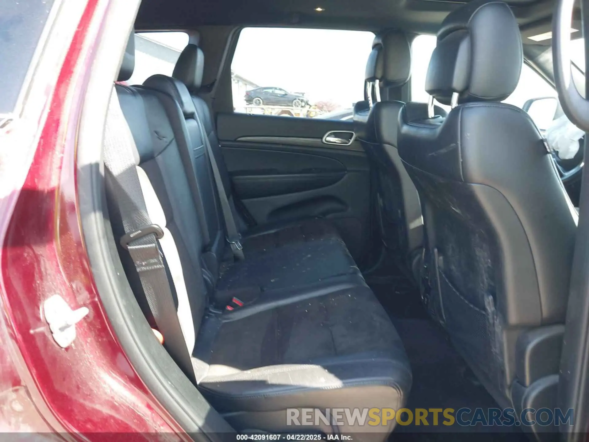 8 Photograph of a damaged car 1C4RJFAG6KC568046 JEEP GRAND CHEROKEE 2019