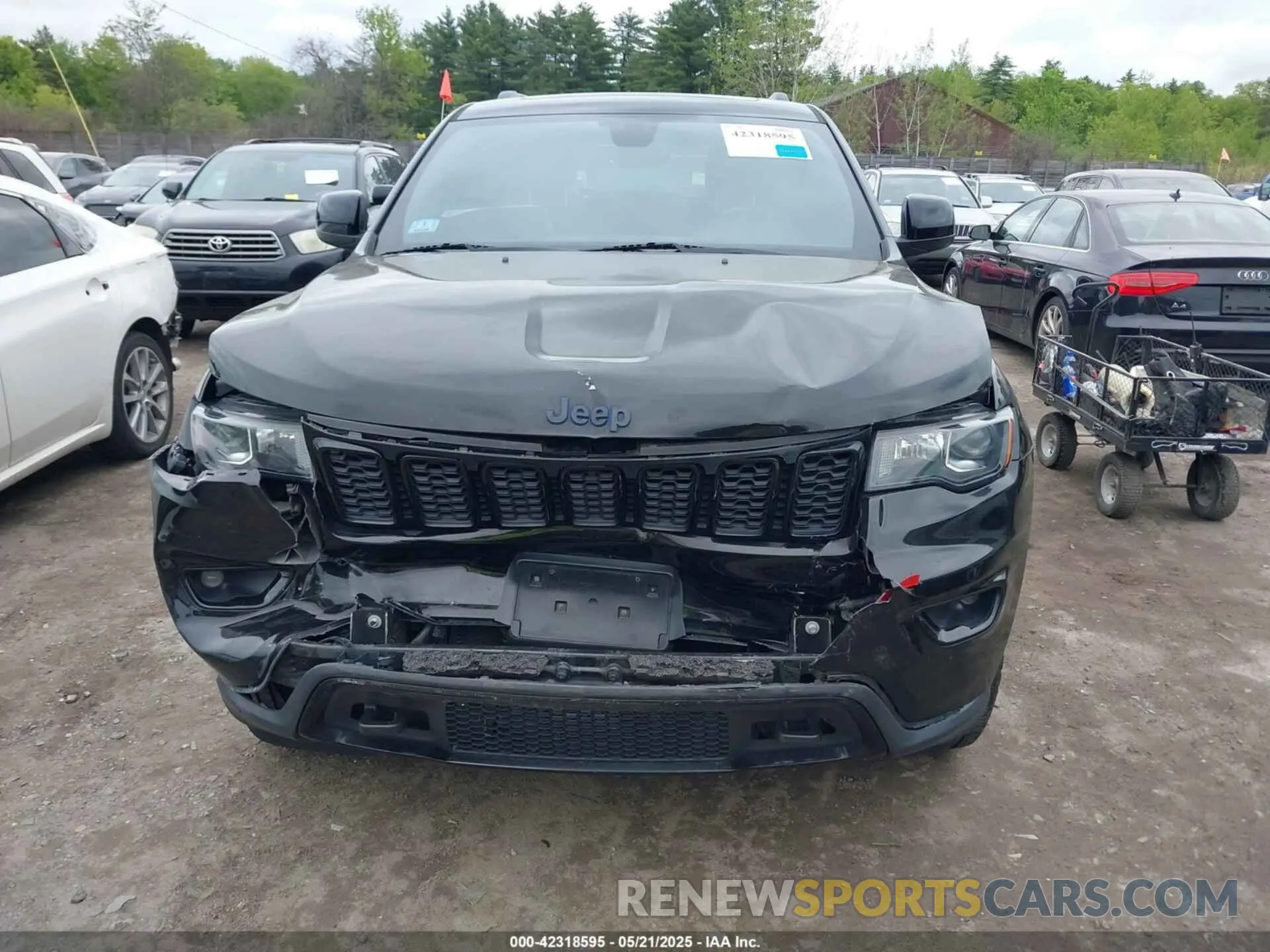 12 Photograph of a damaged car 1C4RJFAG6KC614037 JEEP GRAND CHEROKEE 2019