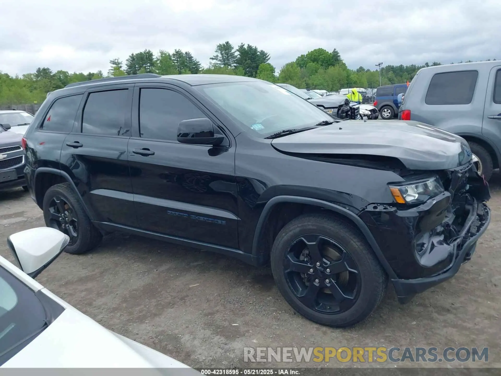 13 Photograph of a damaged car 1C4RJFAG6KC614037 JEEP GRAND CHEROKEE 2019
