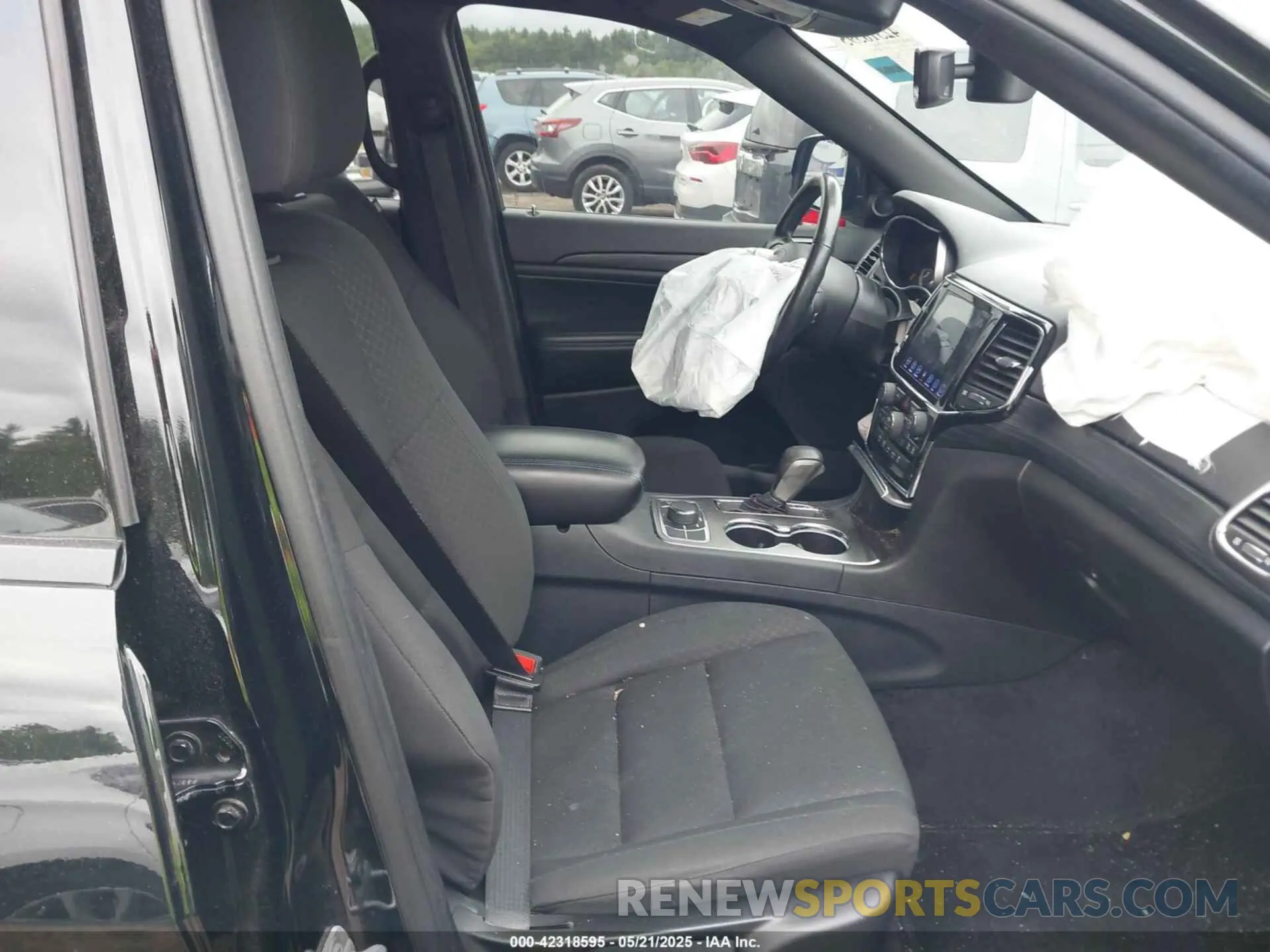 5 Photograph of a damaged car 1C4RJFAG6KC614037 JEEP GRAND CHEROKEE 2019