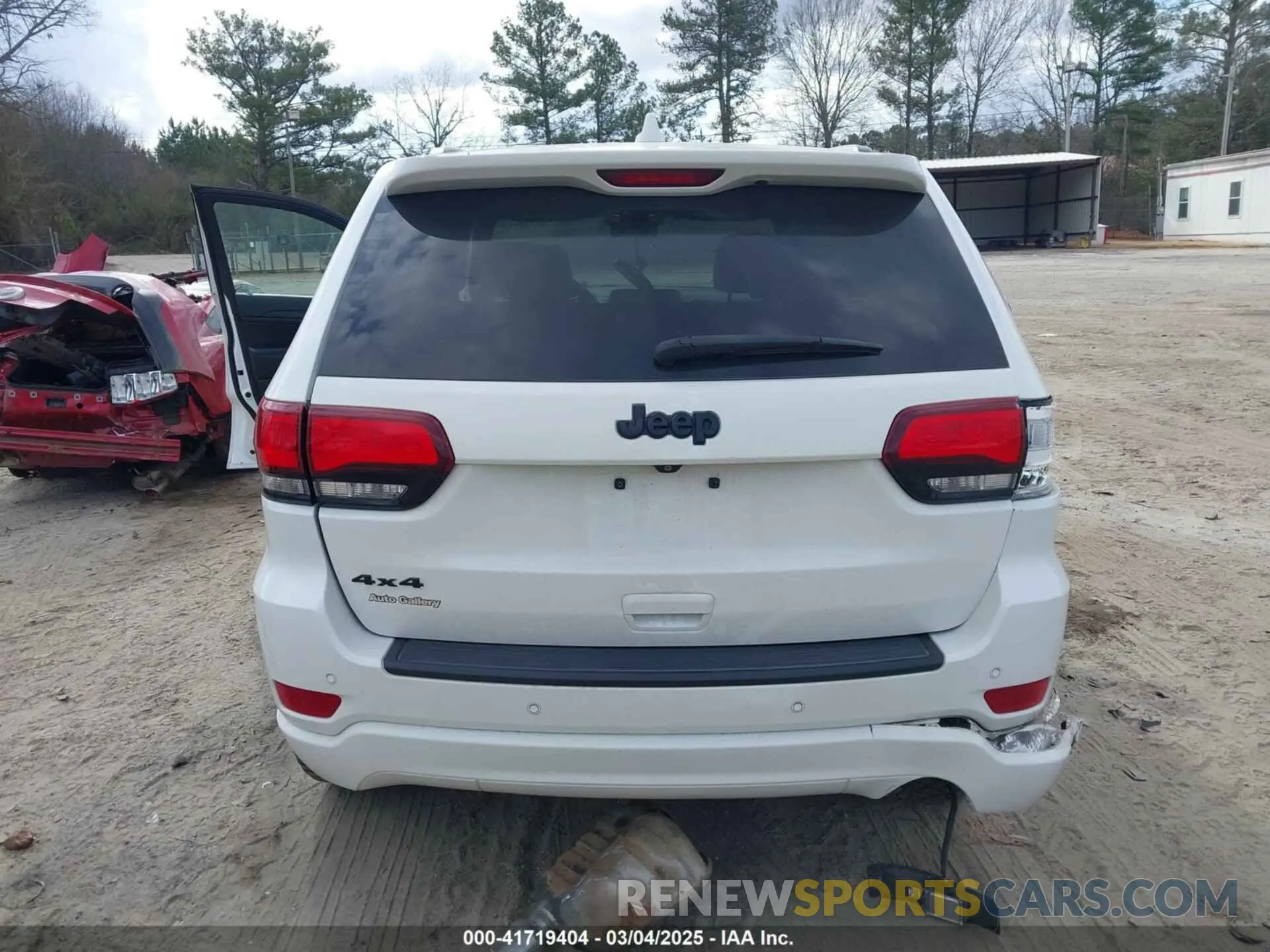 16 Photograph of a damaged car 1C4RJFAG6KC696190 JEEP GRAND CHEROKEE 2019