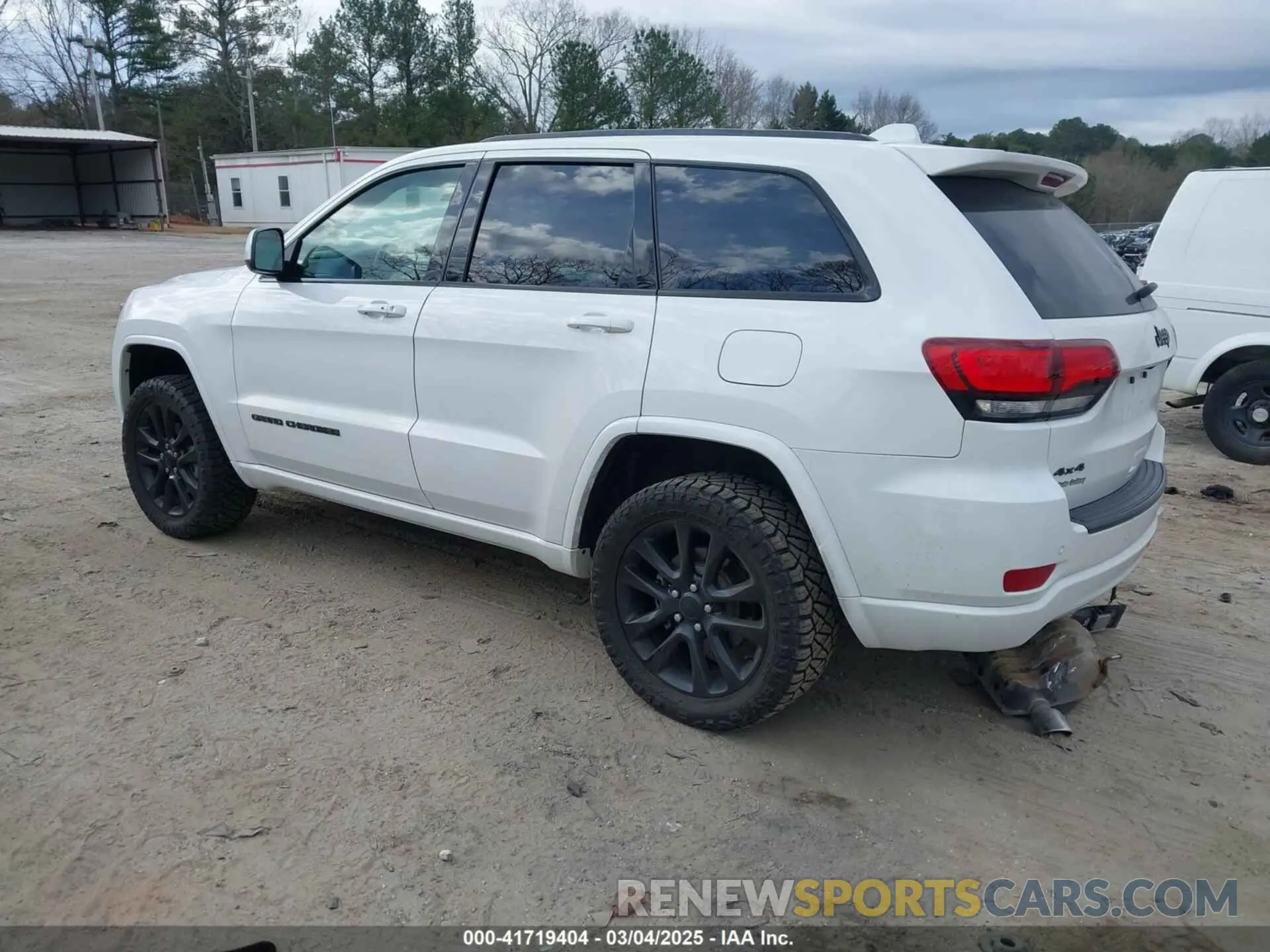 3 Photograph of a damaged car 1C4RJFAG6KC696190 JEEP GRAND CHEROKEE 2019