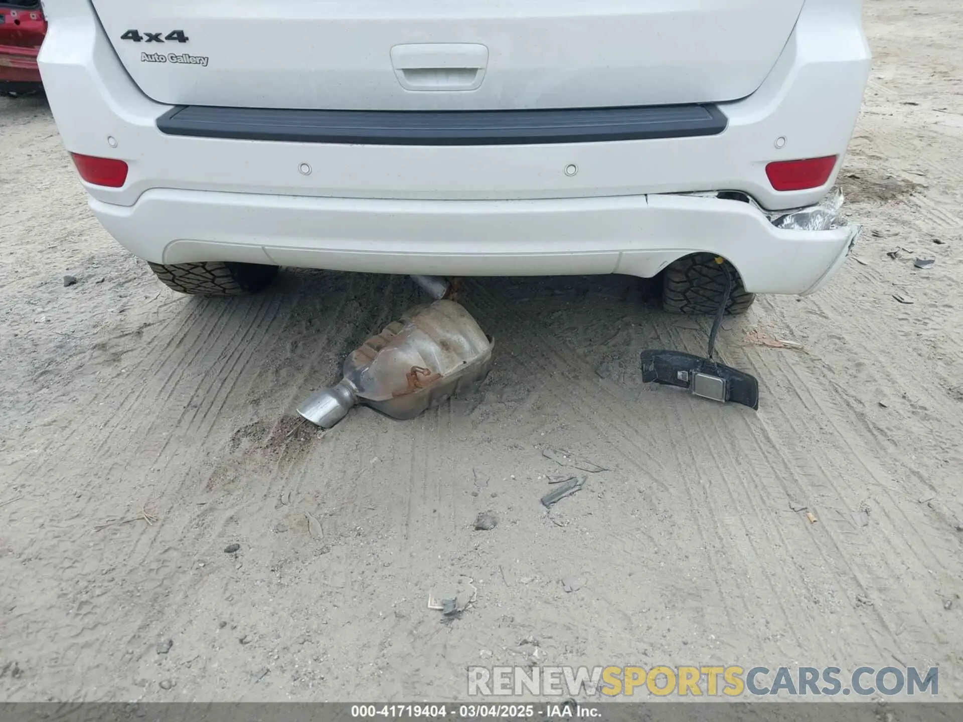6 Photograph of a damaged car 1C4RJFAG6KC696190 JEEP GRAND CHEROKEE 2019