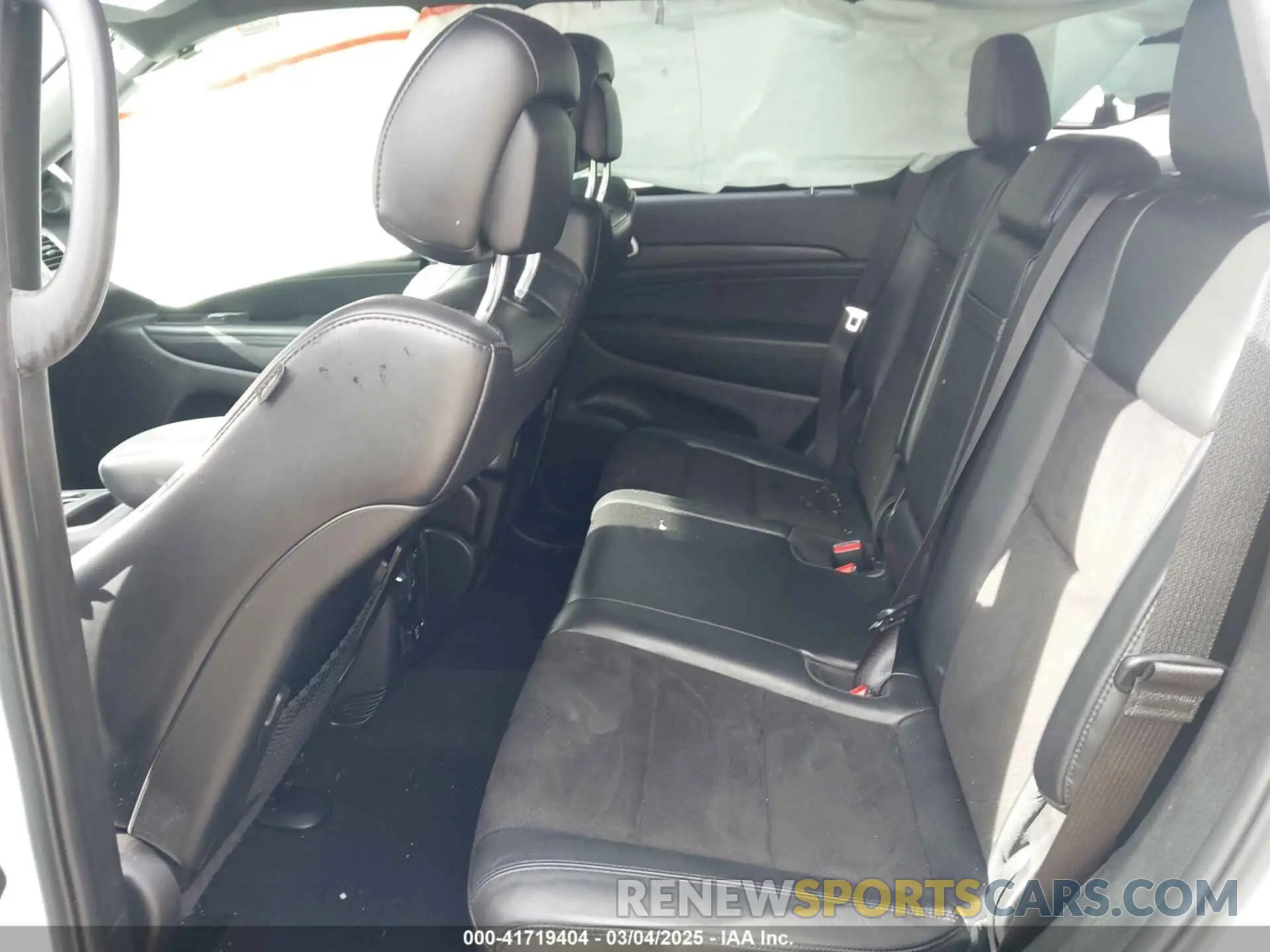8 Photograph of a damaged car 1C4RJFAG6KC696190 JEEP GRAND CHEROKEE 2019