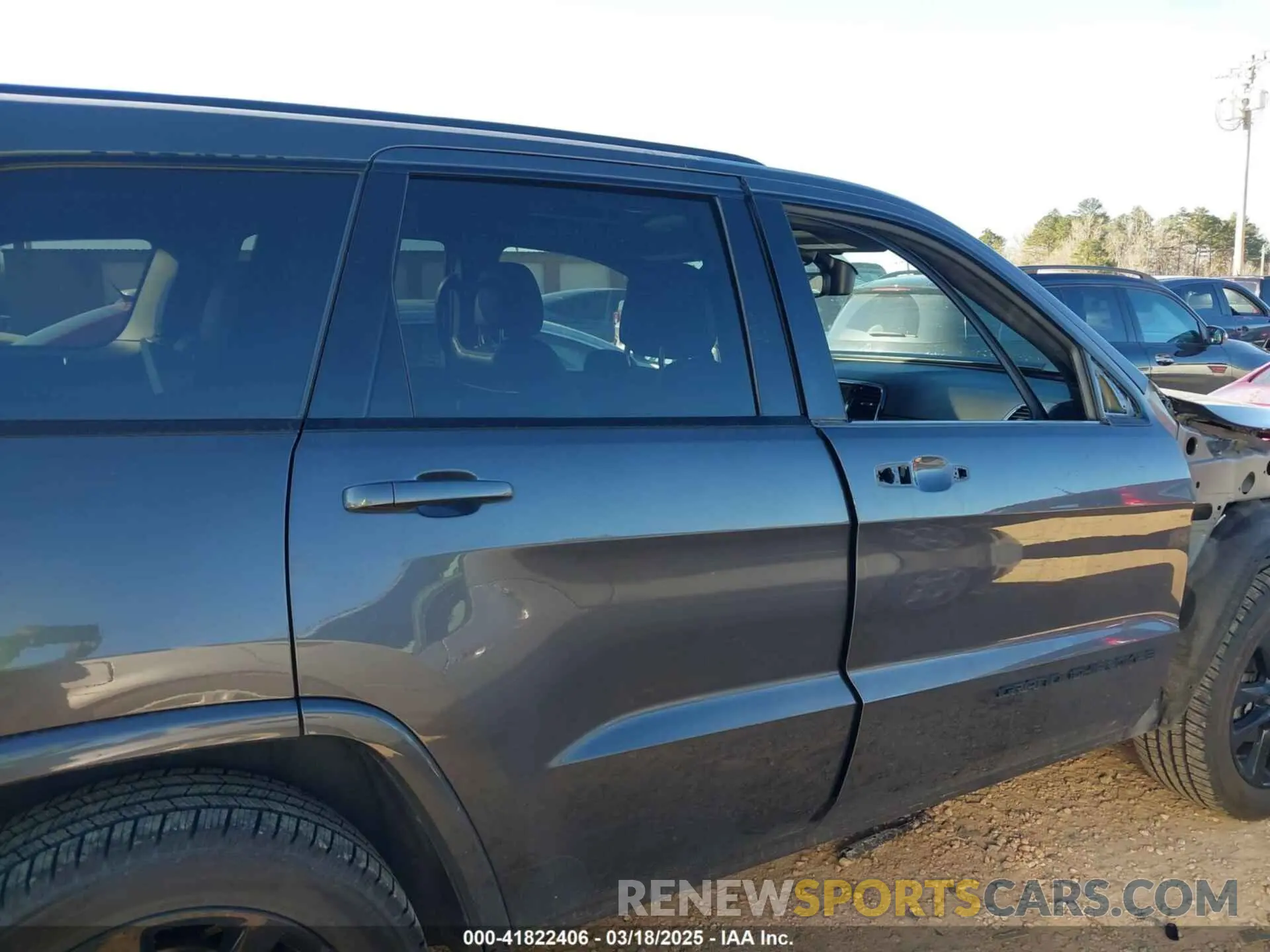 13 Photograph of a damaged car 1C4RJFAG6KC696710 JEEP GRAND CHEROKEE 2019