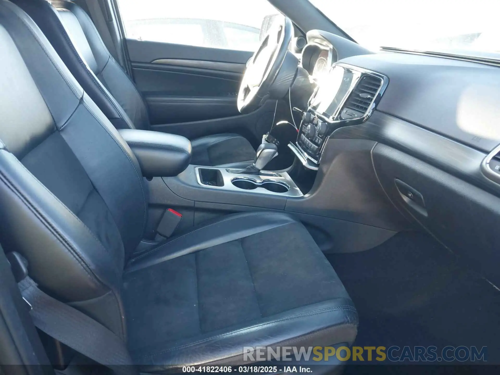 5 Photograph of a damaged car 1C4RJFAG6KC696710 JEEP GRAND CHEROKEE 2019