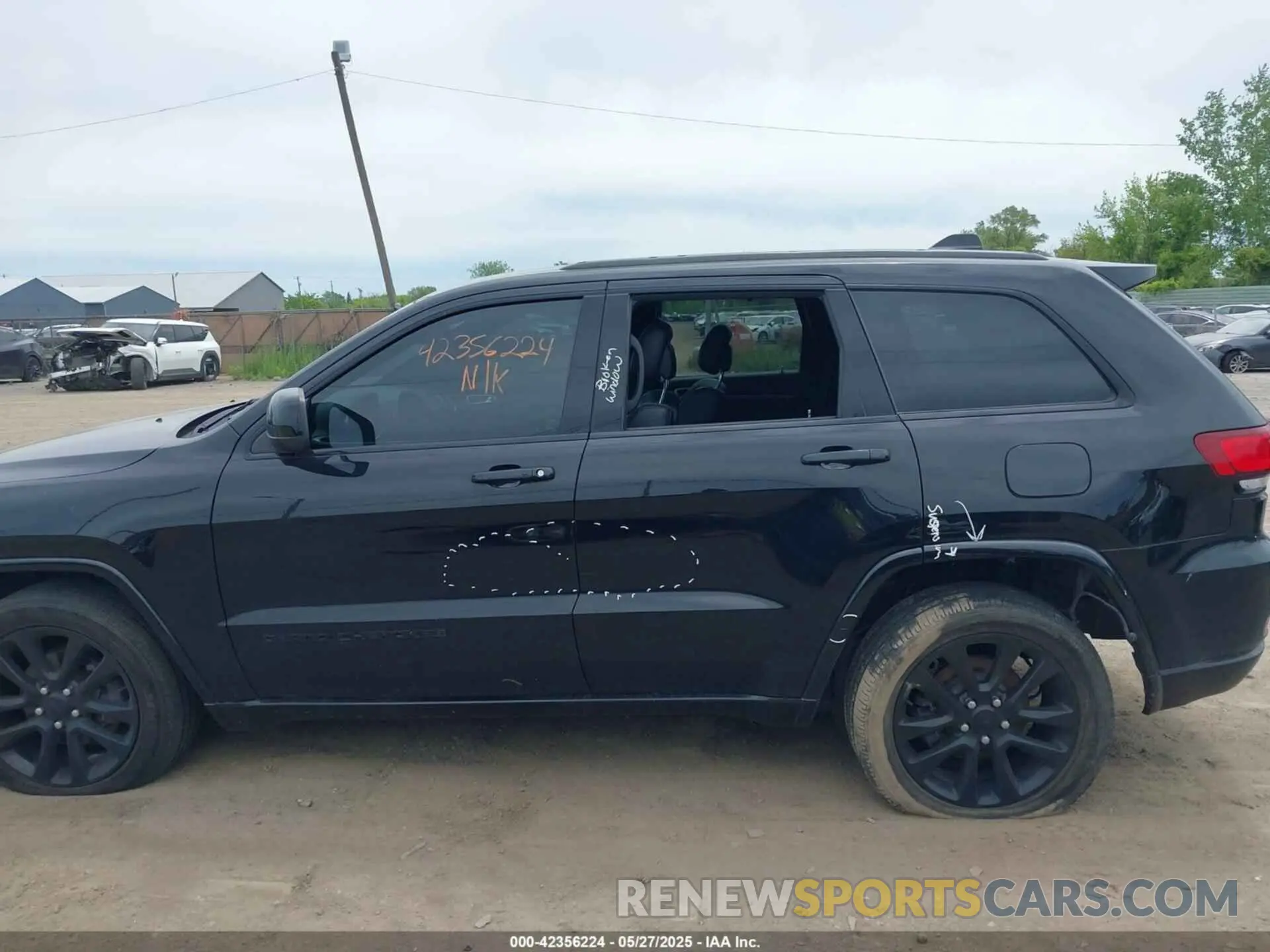 13 Photograph of a damaged car 1C4RJFAG6KC802444 JEEP GRAND CHEROKEE 2019