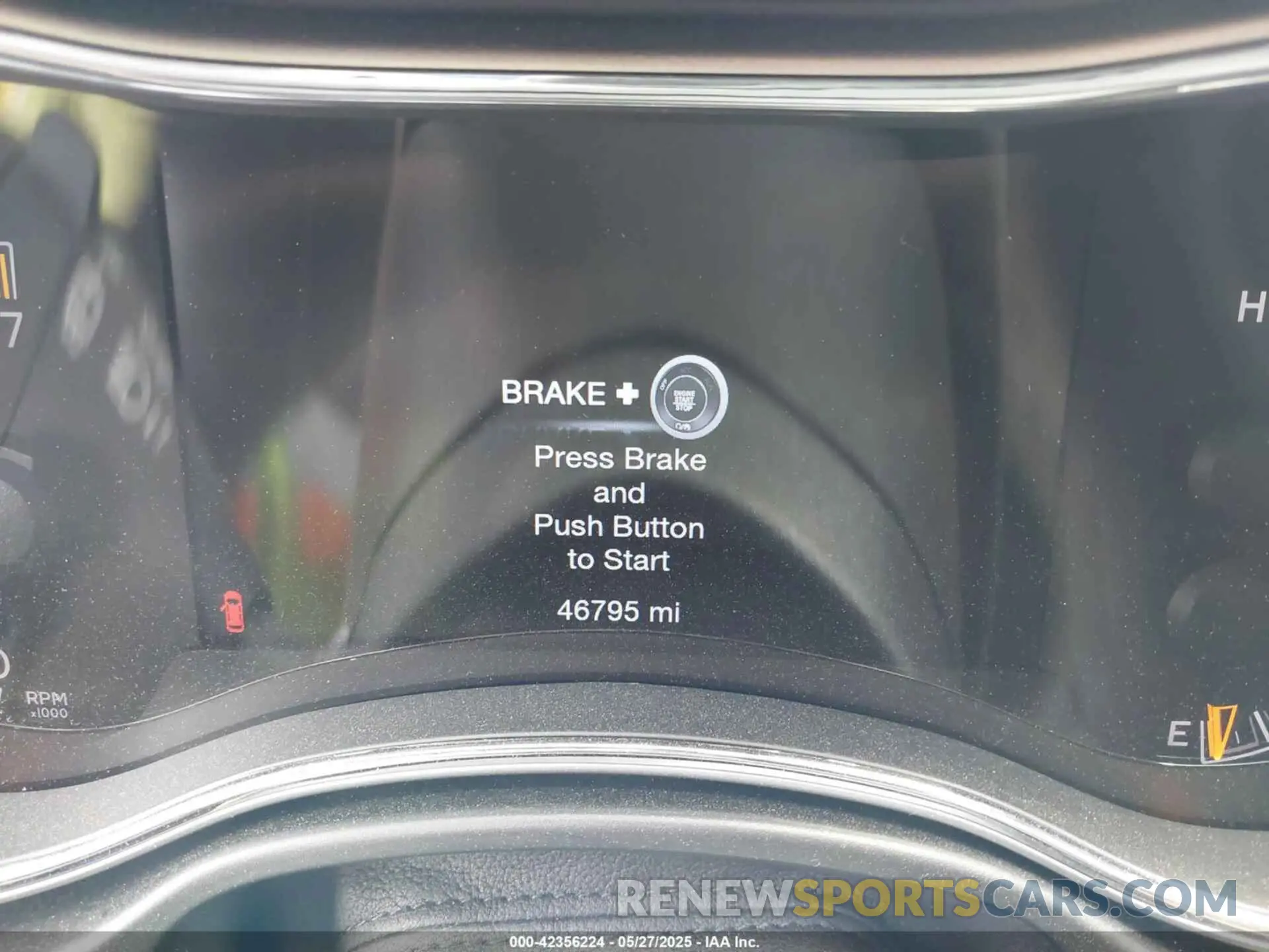14 Photograph of a damaged car 1C4RJFAG6KC802444 JEEP GRAND CHEROKEE 2019