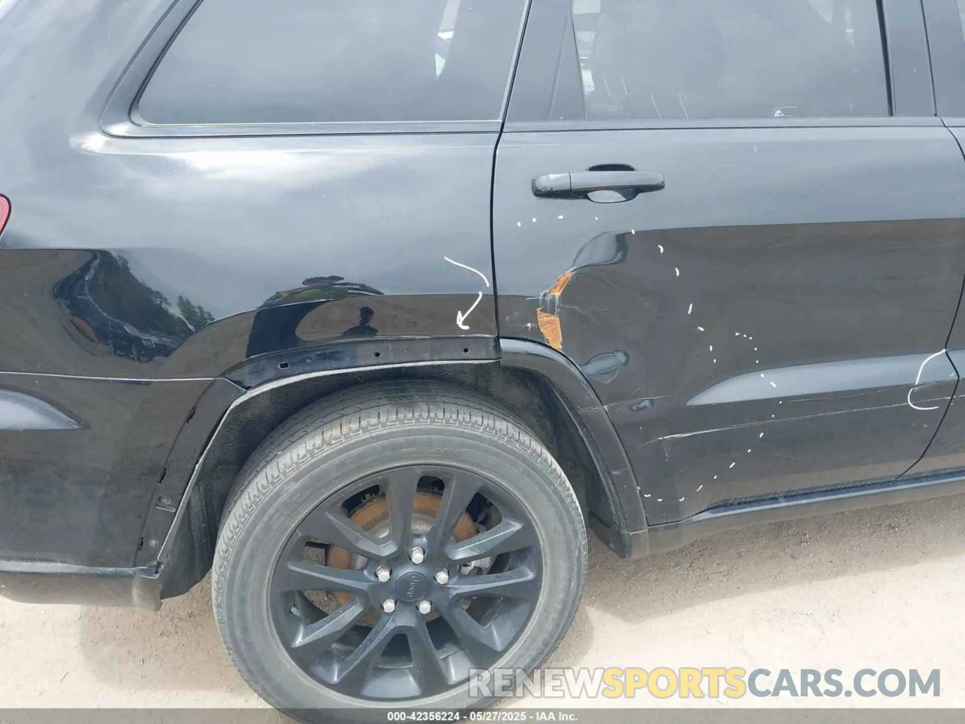 6 Photograph of a damaged car 1C4RJFAG6KC802444 JEEP GRAND CHEROKEE 2019