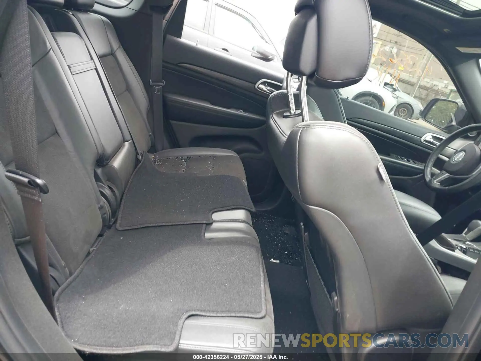 8 Photograph of a damaged car 1C4RJFAG6KC802444 JEEP GRAND CHEROKEE 2019