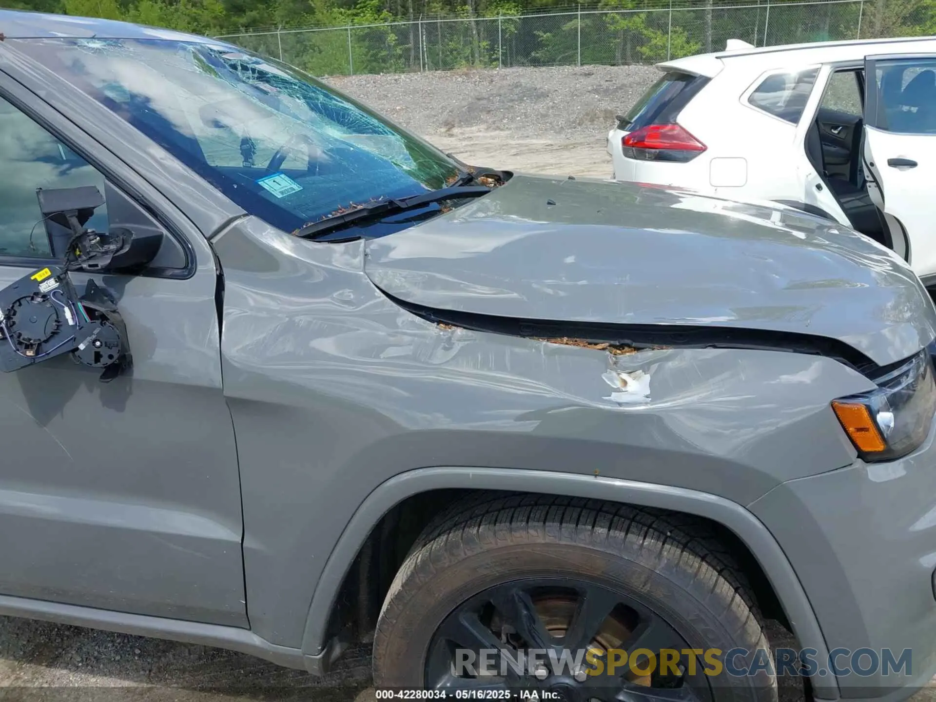 17 Photograph of a damaged car 1C4RJFAG6KC845486 JEEP GRAND CHEROKEE 2019