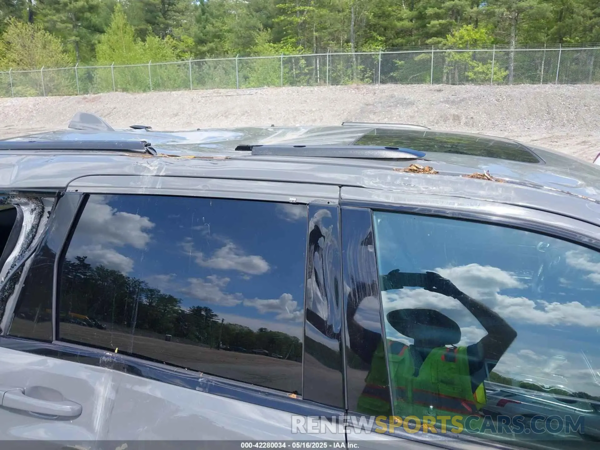 18 Photograph of a damaged car 1C4RJFAG6KC845486 JEEP GRAND CHEROKEE 2019