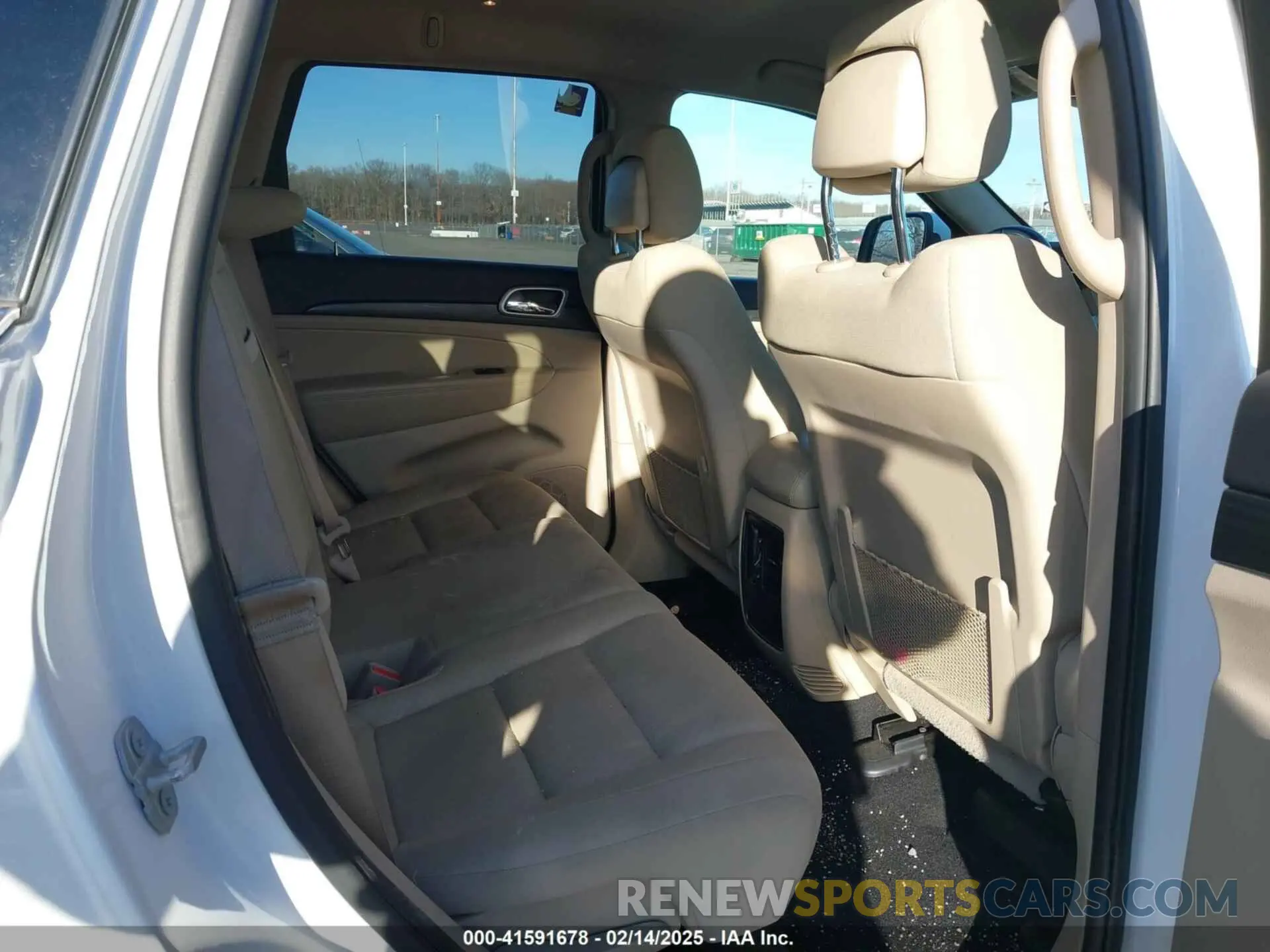 8 Photograph of a damaged car 1C4RJFAG7KC694674 JEEP GRAND CHEROKEE 2019