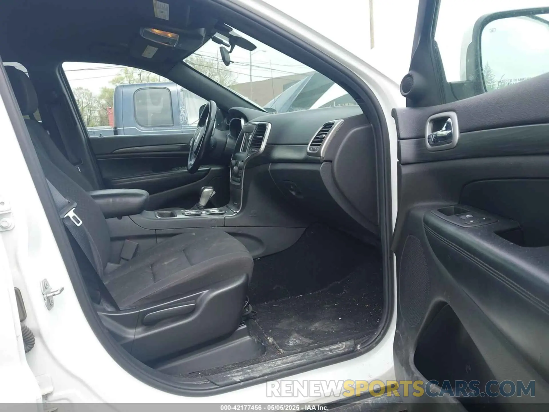 5 Photograph of a damaged car 1C4RJFAG7KC721131 JEEP GRAND CHEROKEE 2019
