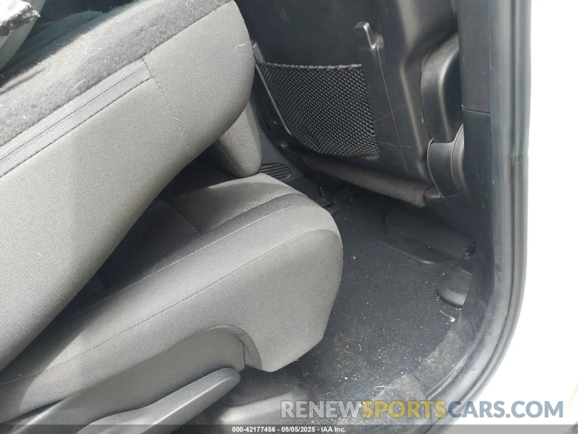 8 Photograph of a damaged car 1C4RJFAG7KC721131 JEEP GRAND CHEROKEE 2019