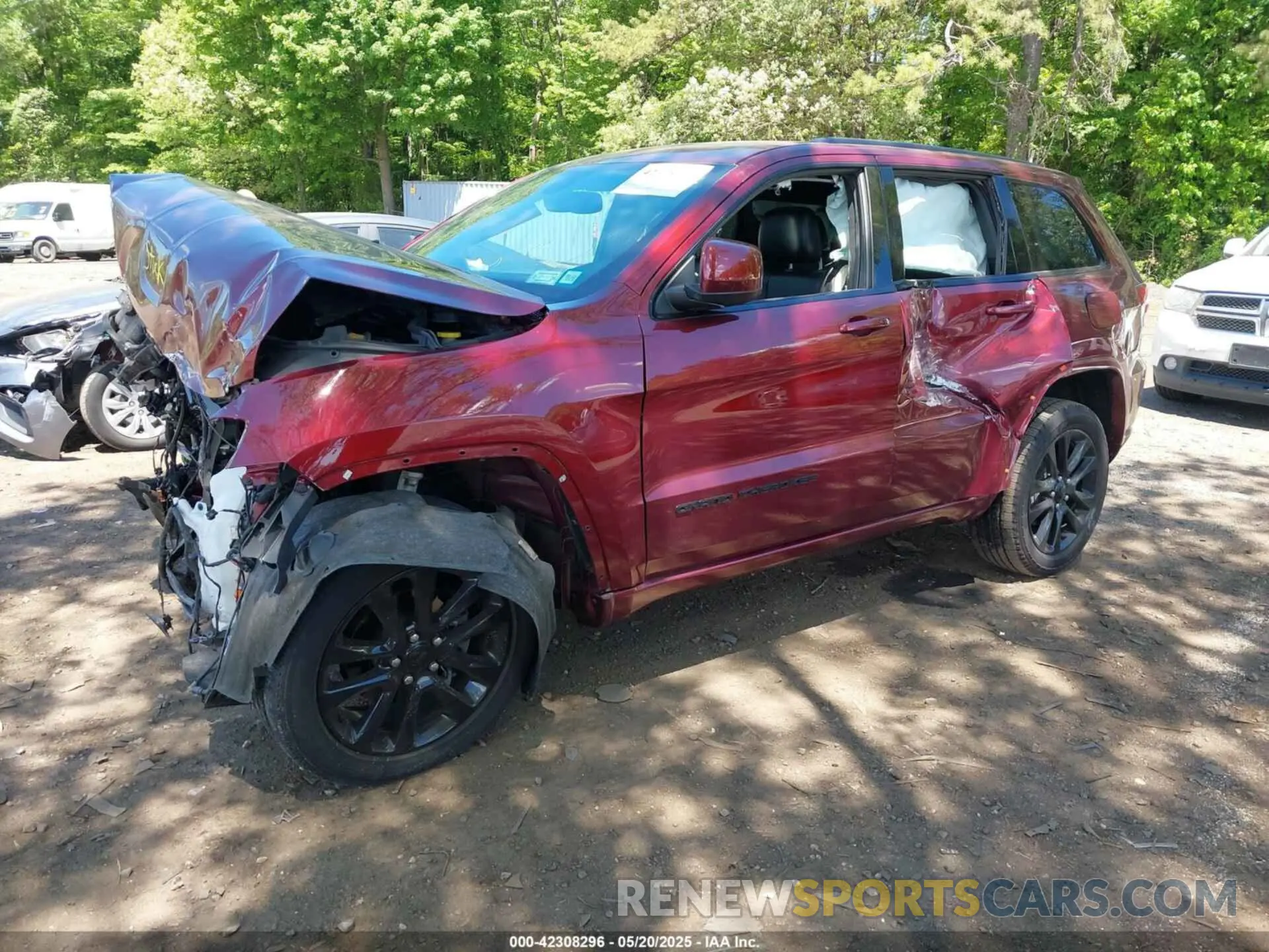2 Photograph of a damaged car 1C4RJFAG7KC834769 JEEP GRAND CHEROKEE 2019