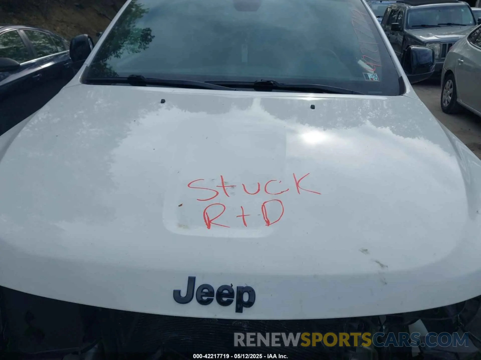10 Photograph of a damaged car 1C4RJFAG8KC541396 JEEP GRAND CHEROKEE 2019