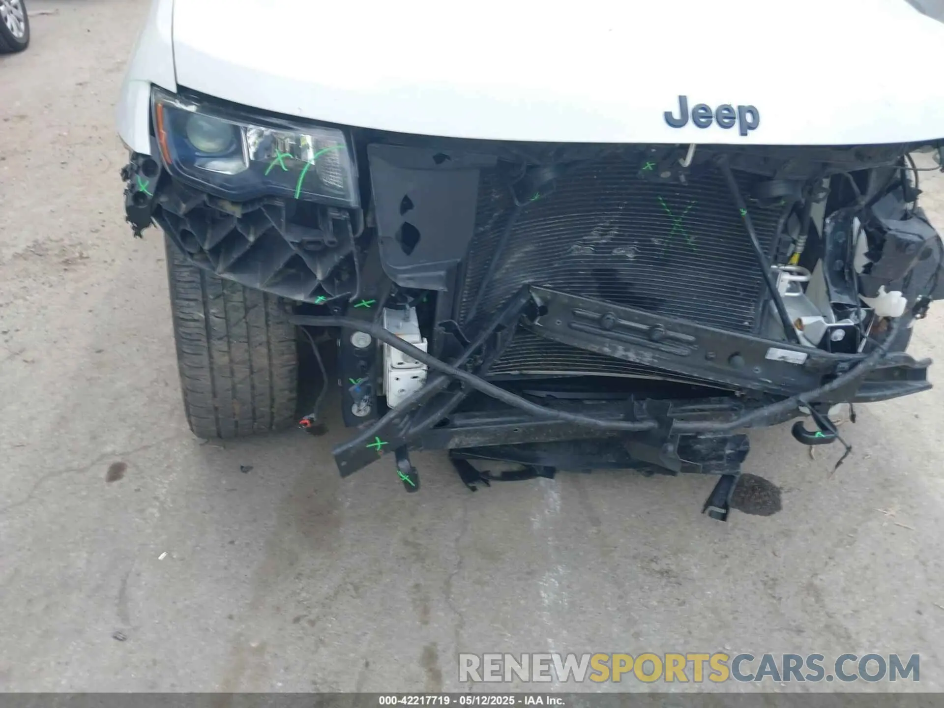 12 Photograph of a damaged car 1C4RJFAG8KC541396 JEEP GRAND CHEROKEE 2019