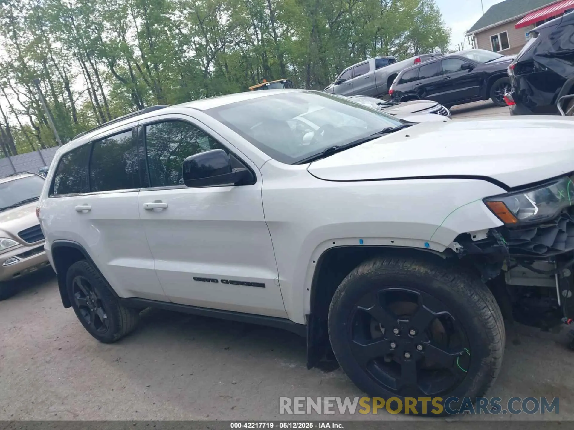 14 Photograph of a damaged car 1C4RJFAG8KC541396 JEEP GRAND CHEROKEE 2019