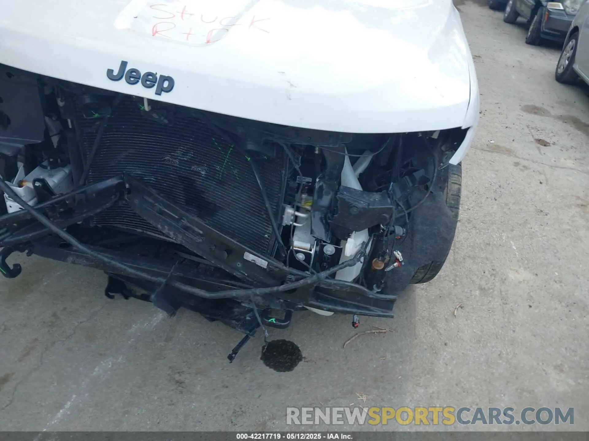 21 Photograph of a damaged car 1C4RJFAG8KC541396 JEEP GRAND CHEROKEE 2019