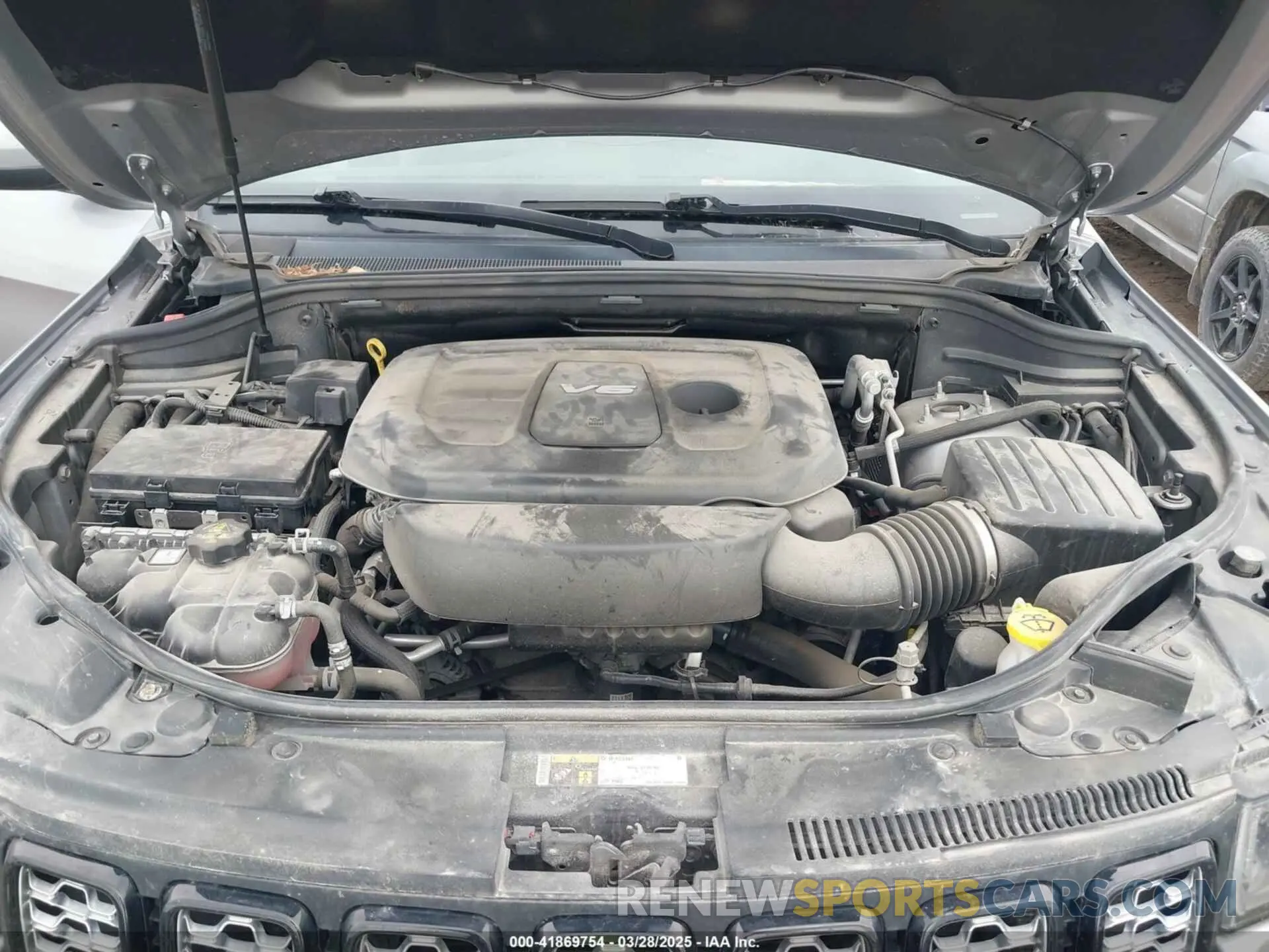 10 Photograph of a damaged car 1C4RJFAG8KC546050 JEEP GRAND CHEROKEE 2019