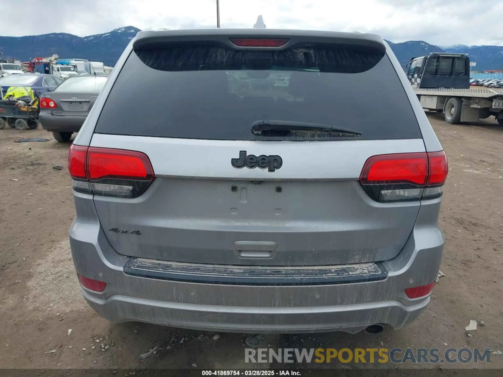16 Photograph of a damaged car 1C4RJFAG8KC546050 JEEP GRAND CHEROKEE 2019