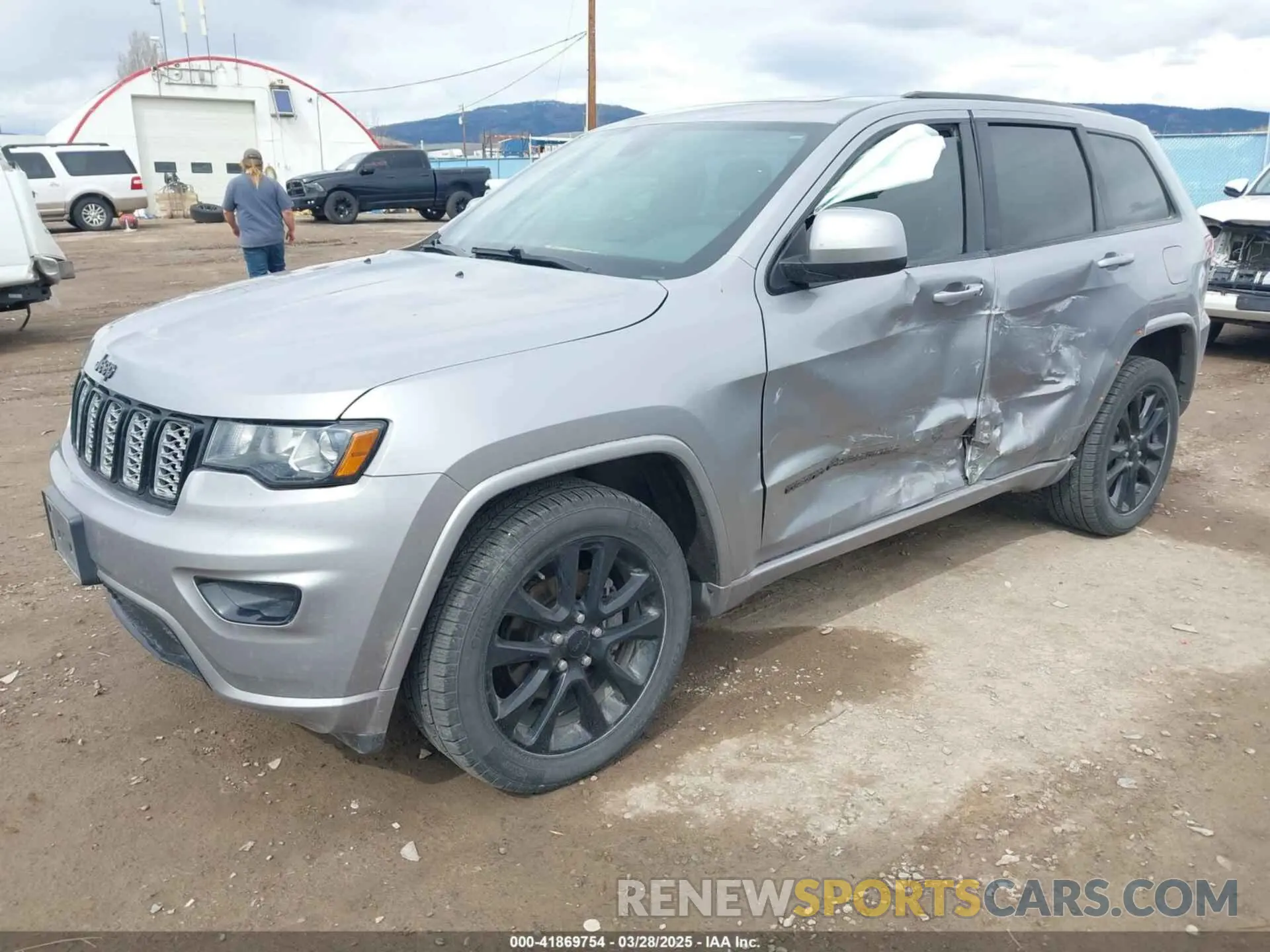 2 Photograph of a damaged car 1C4RJFAG8KC546050 JEEP GRAND CHEROKEE 2019
