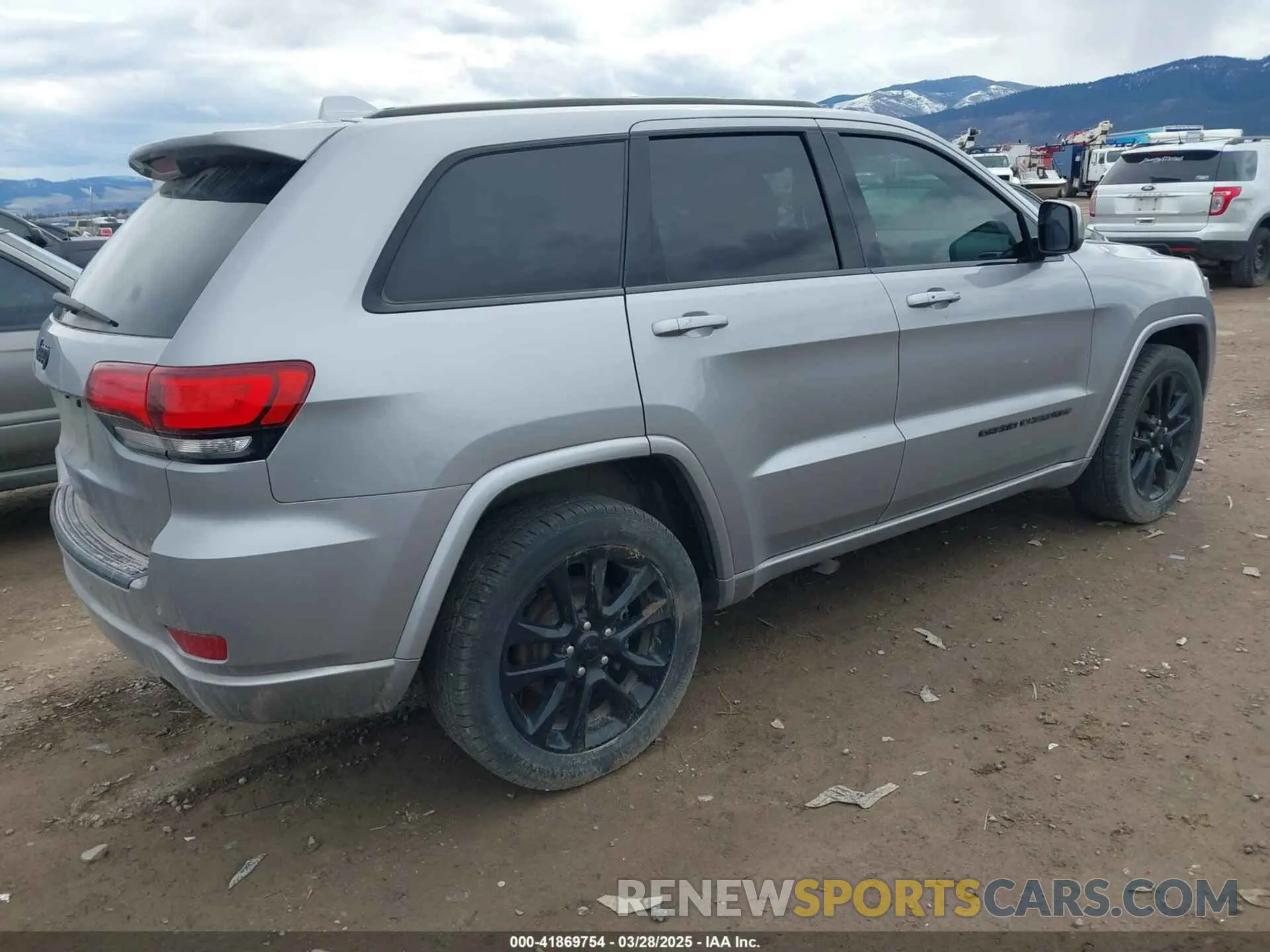 4 Photograph of a damaged car 1C4RJFAG8KC546050 JEEP GRAND CHEROKEE 2019