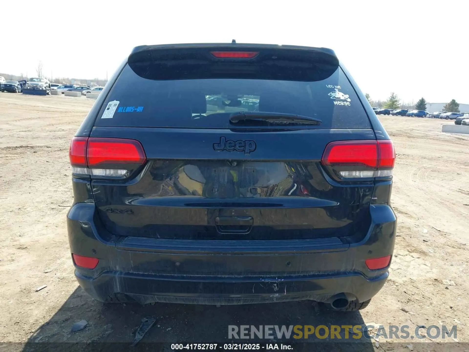 16 Photograph of a damaged car 1C4RJFAG8KC601354 JEEP GRAND CHEROKEE 2019