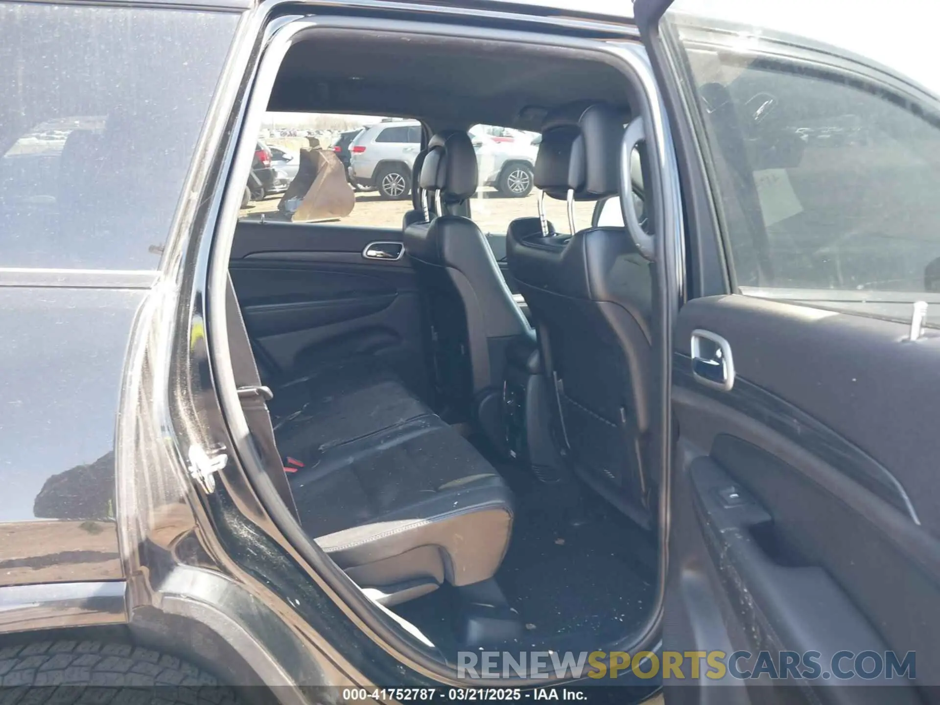 8 Photograph of a damaged car 1C4RJFAG8KC601354 JEEP GRAND CHEROKEE 2019