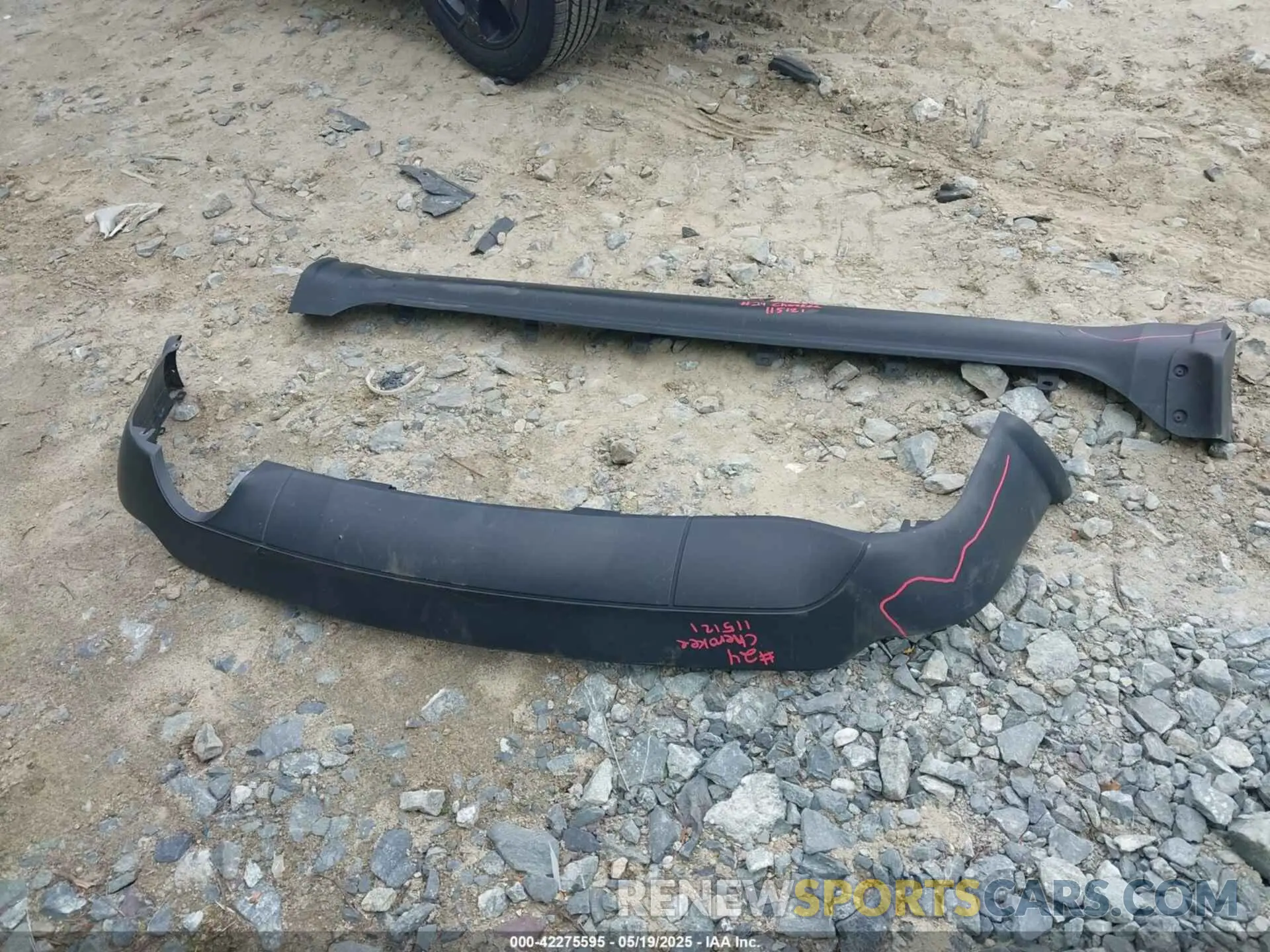 12 Photograph of a damaged car 1C4RJFAG8KC620471 JEEP GRAND CHEROKEE 2019