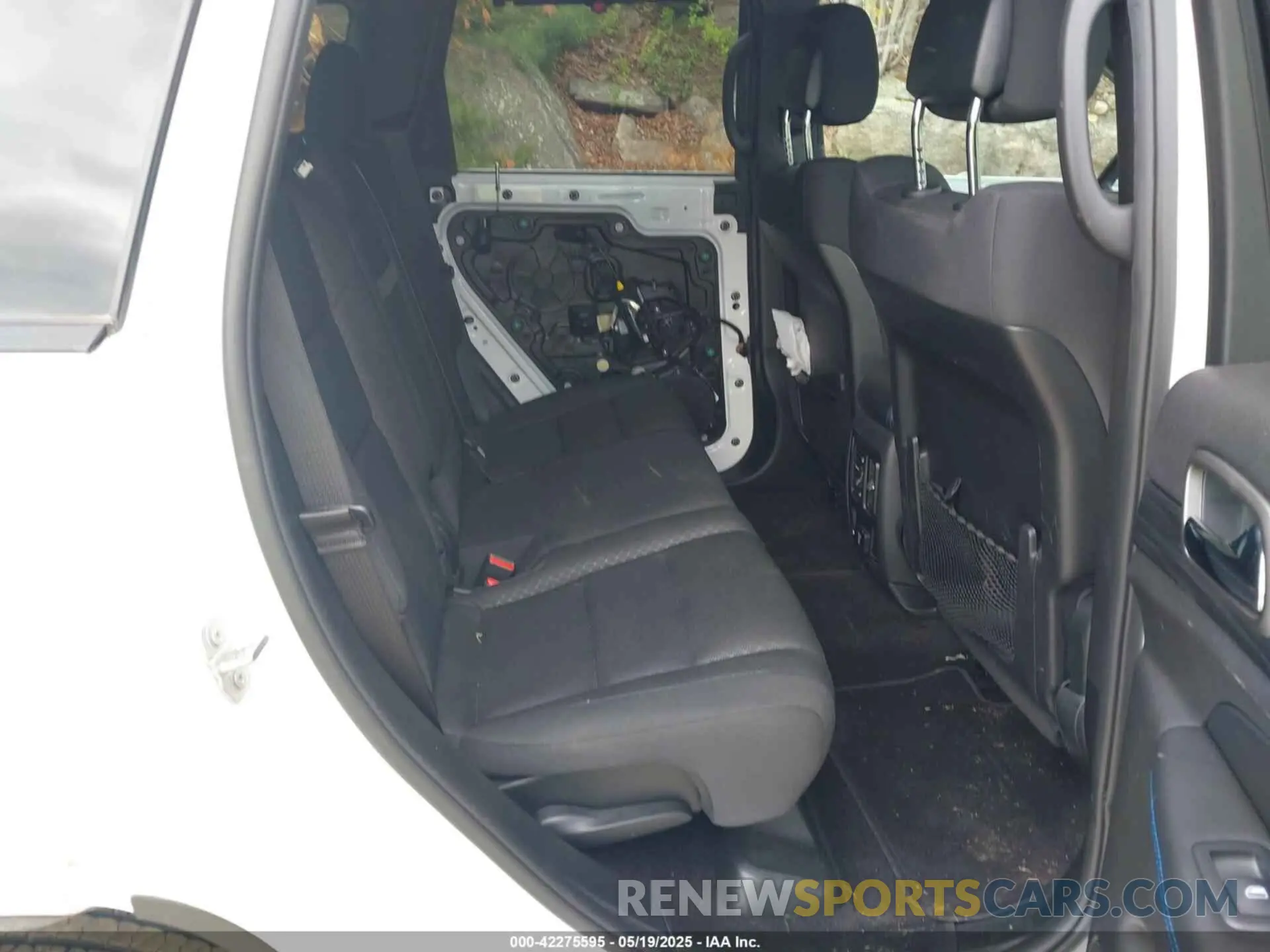 8 Photograph of a damaged car 1C4RJFAG8KC620471 JEEP GRAND CHEROKEE 2019
