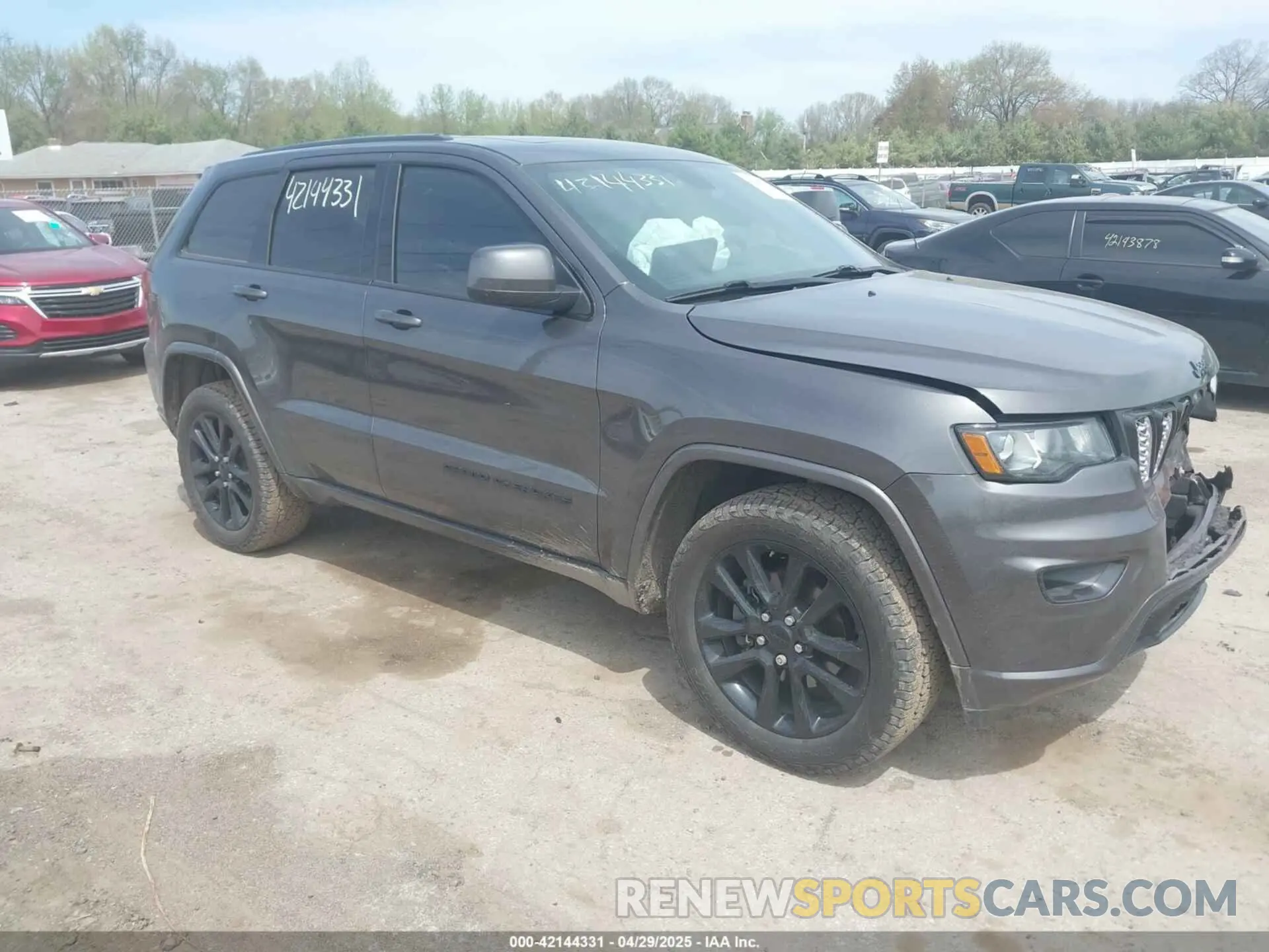 1 Photograph of a damaged car 1C4RJFAG8KC666043 JEEP GRAND CHEROKEE 2019