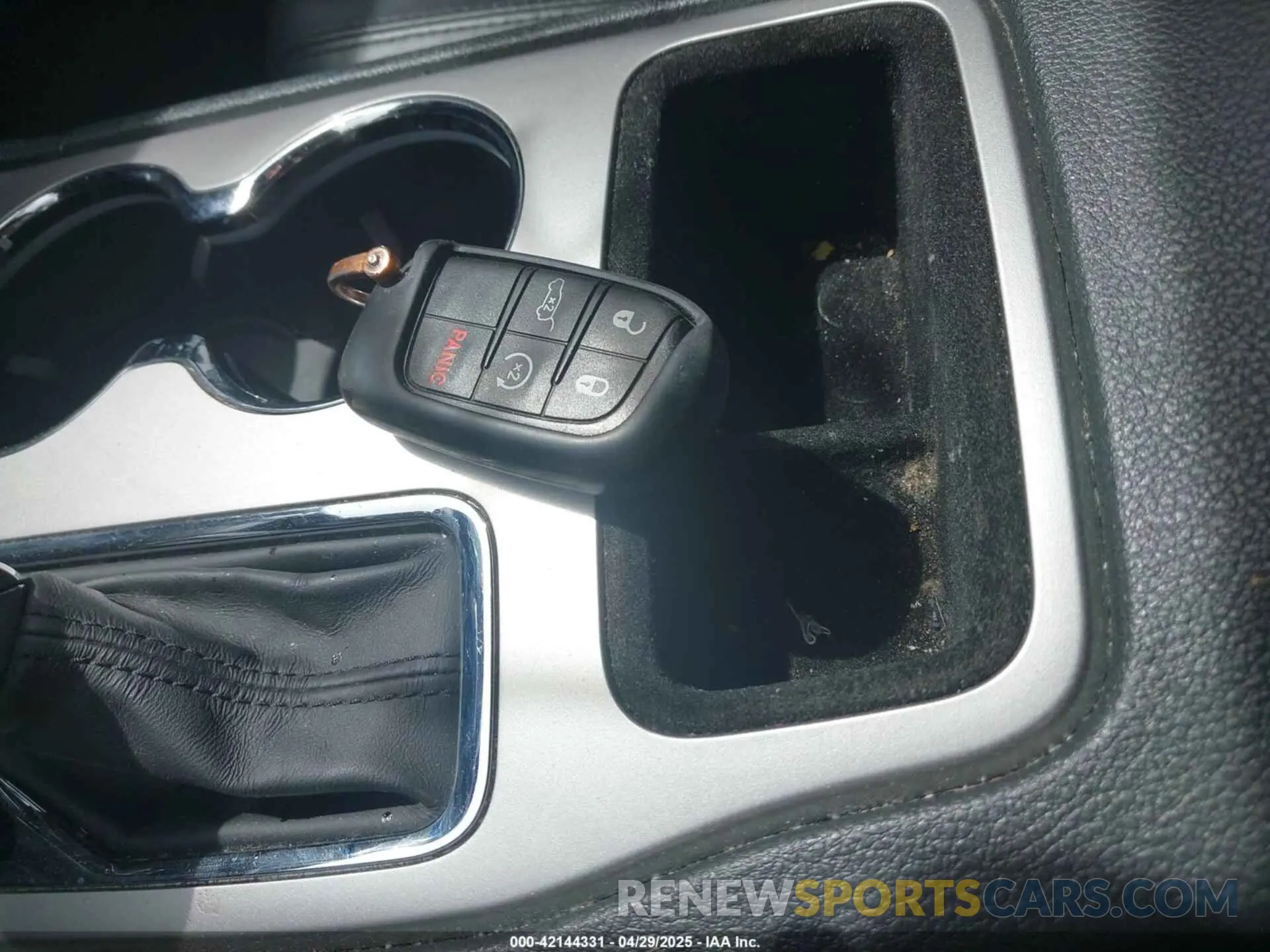 11 Photograph of a damaged car 1C4RJFAG8KC666043 JEEP GRAND CHEROKEE 2019