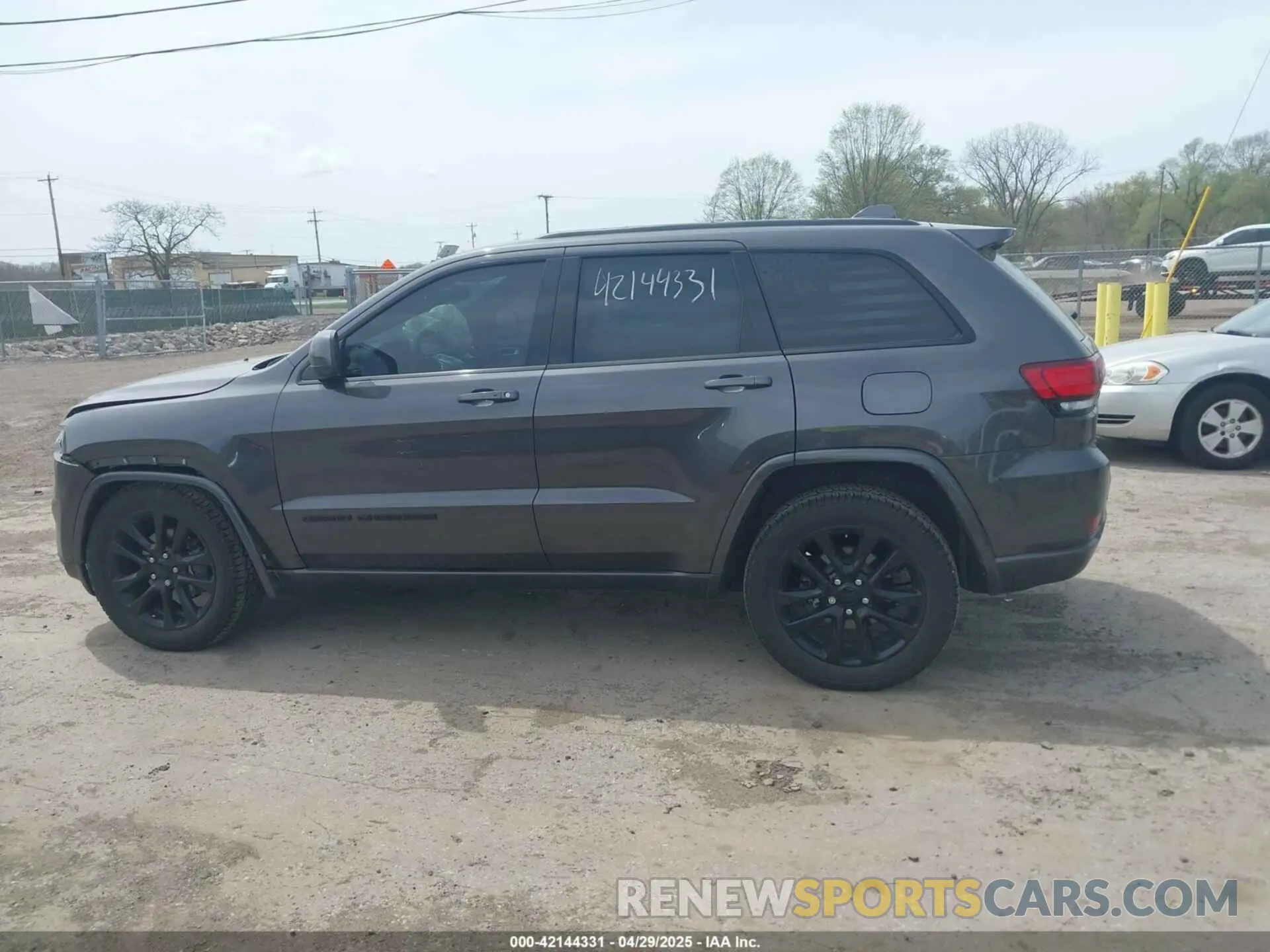 14 Photograph of a damaged car 1C4RJFAG8KC666043 JEEP GRAND CHEROKEE 2019