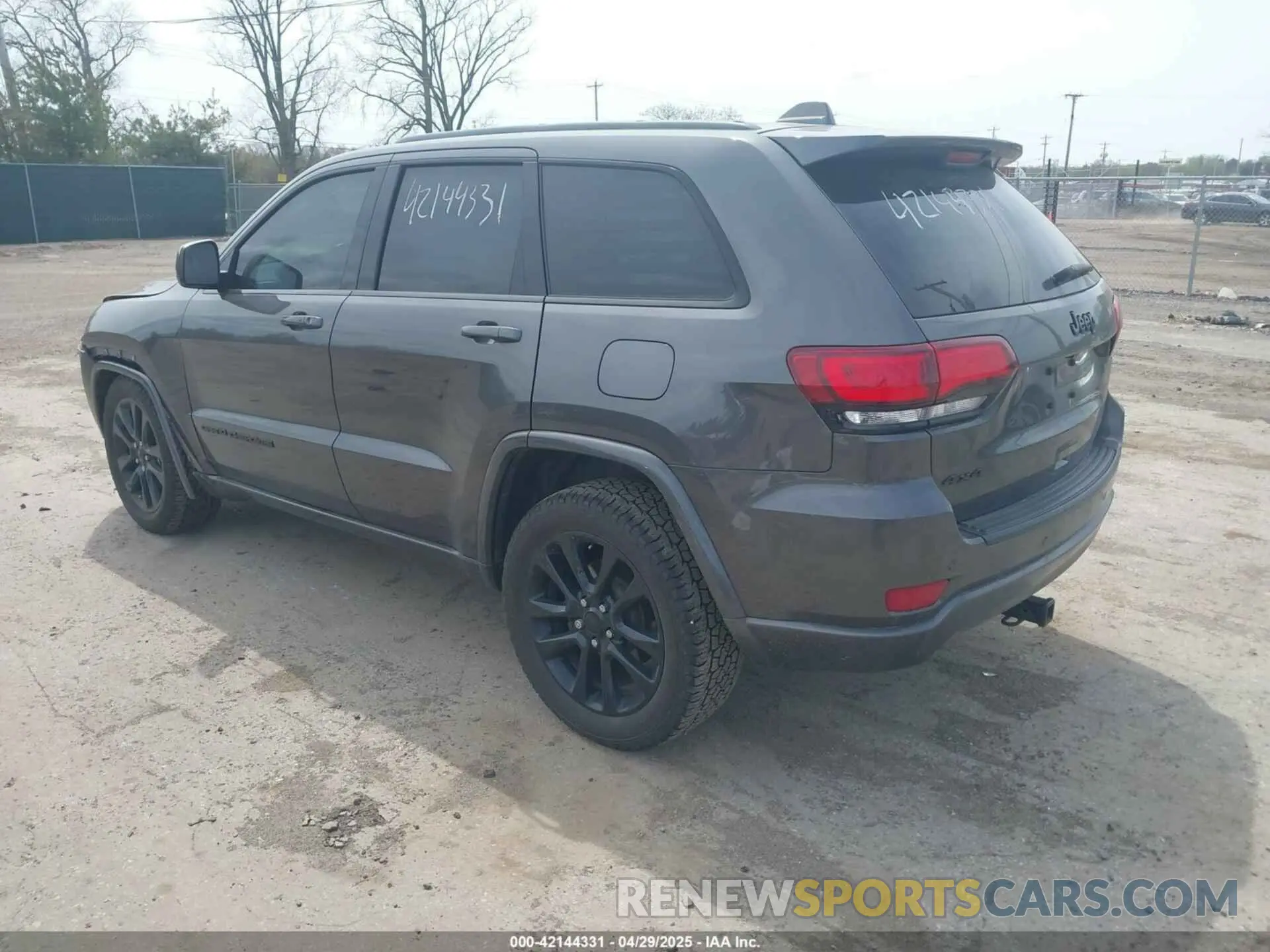 3 Photograph of a damaged car 1C4RJFAG8KC666043 JEEP GRAND CHEROKEE 2019