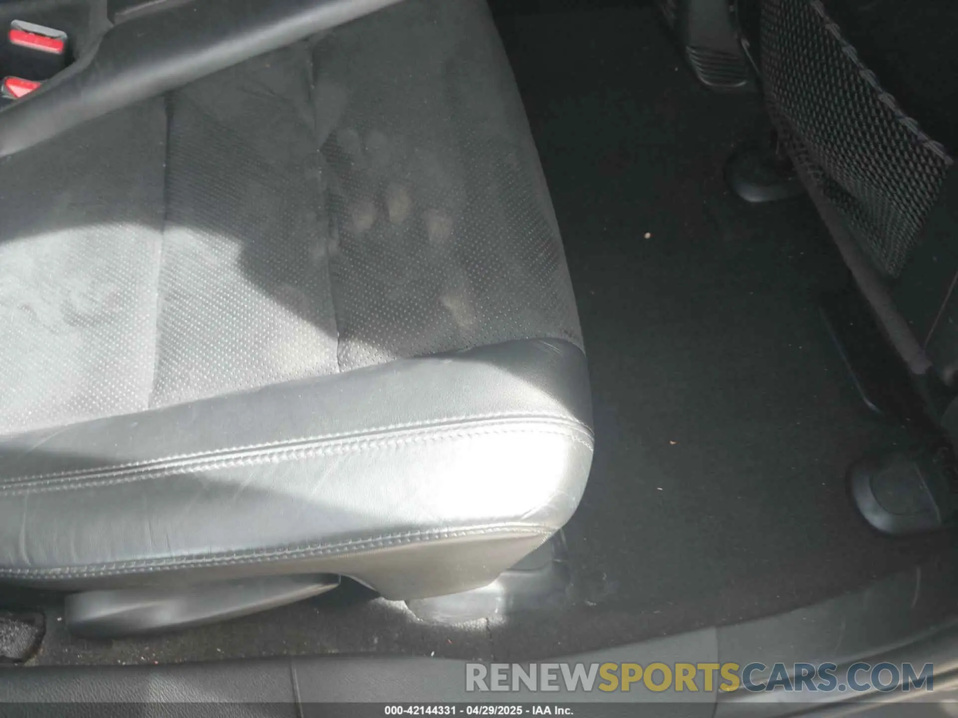 8 Photograph of a damaged car 1C4RJFAG8KC666043 JEEP GRAND CHEROKEE 2019