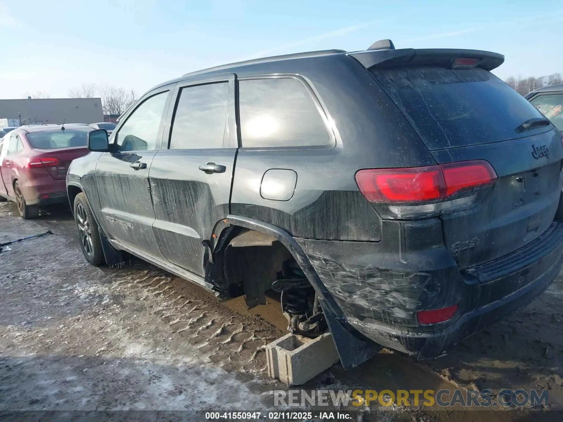 15 Photograph of a damaged car 1C4RJFAG8KC677706 JEEP GRAND CHEROKEE 2019